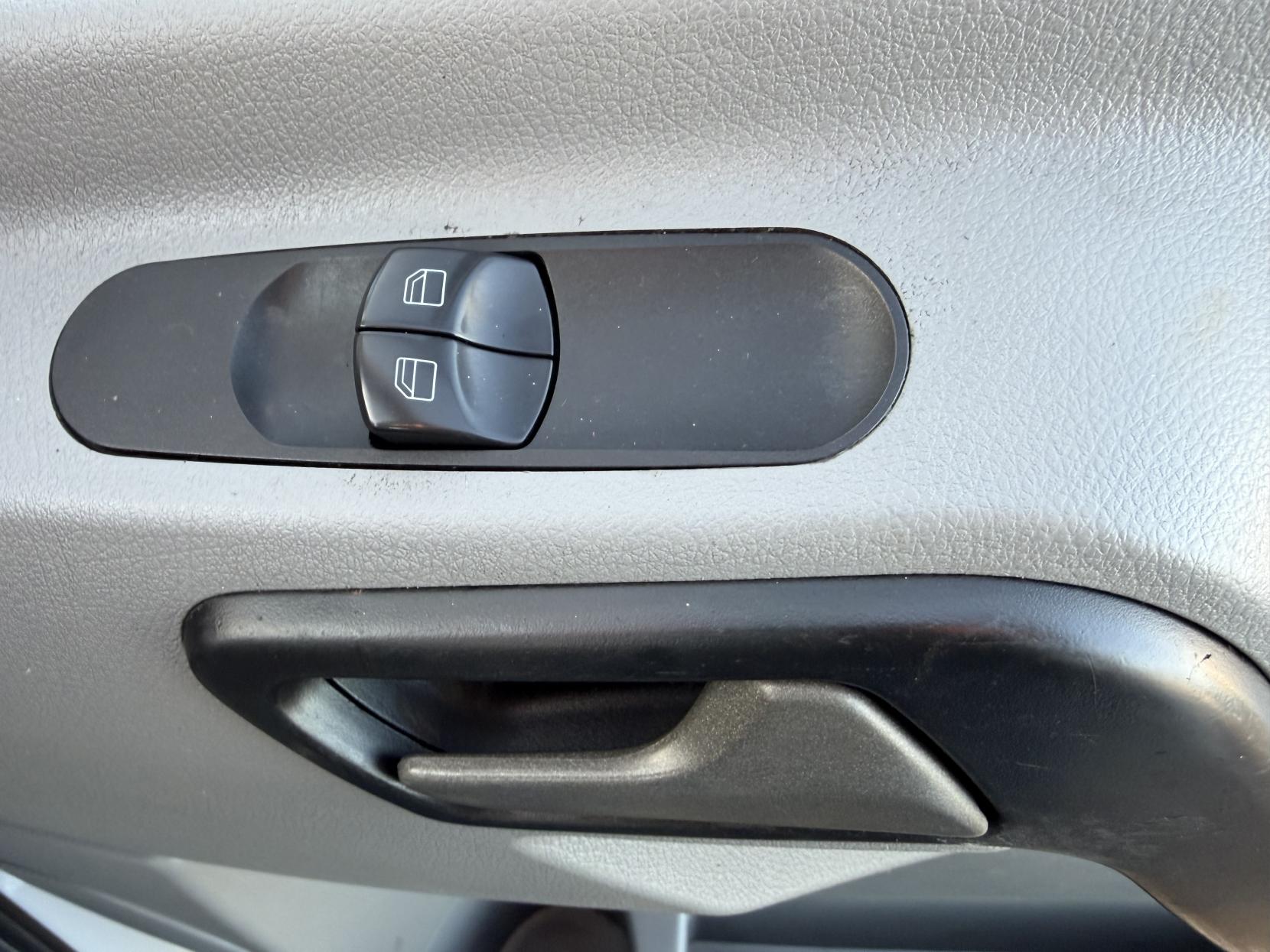 Mercedes-Benz Sprinter 2.1 314 CDi Panel Van 5dr Diesel Manual RWD L2 (213 g/km, 140 bhp)