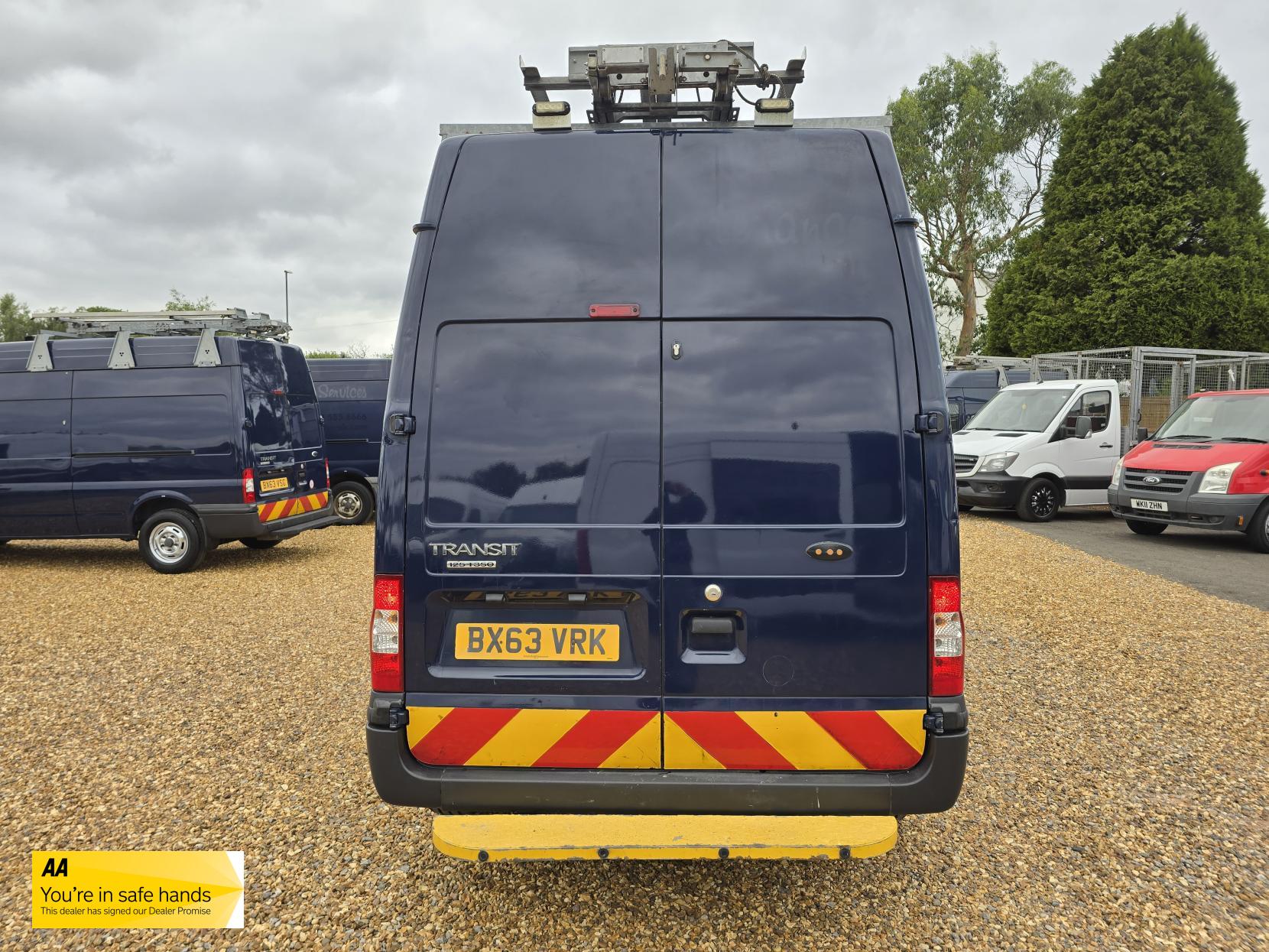 Ford Transit 2.2 TDCi 350 Panel Van 5dr Diesel Manual FWD L2 H1 (209 g/km, 123 bhp)