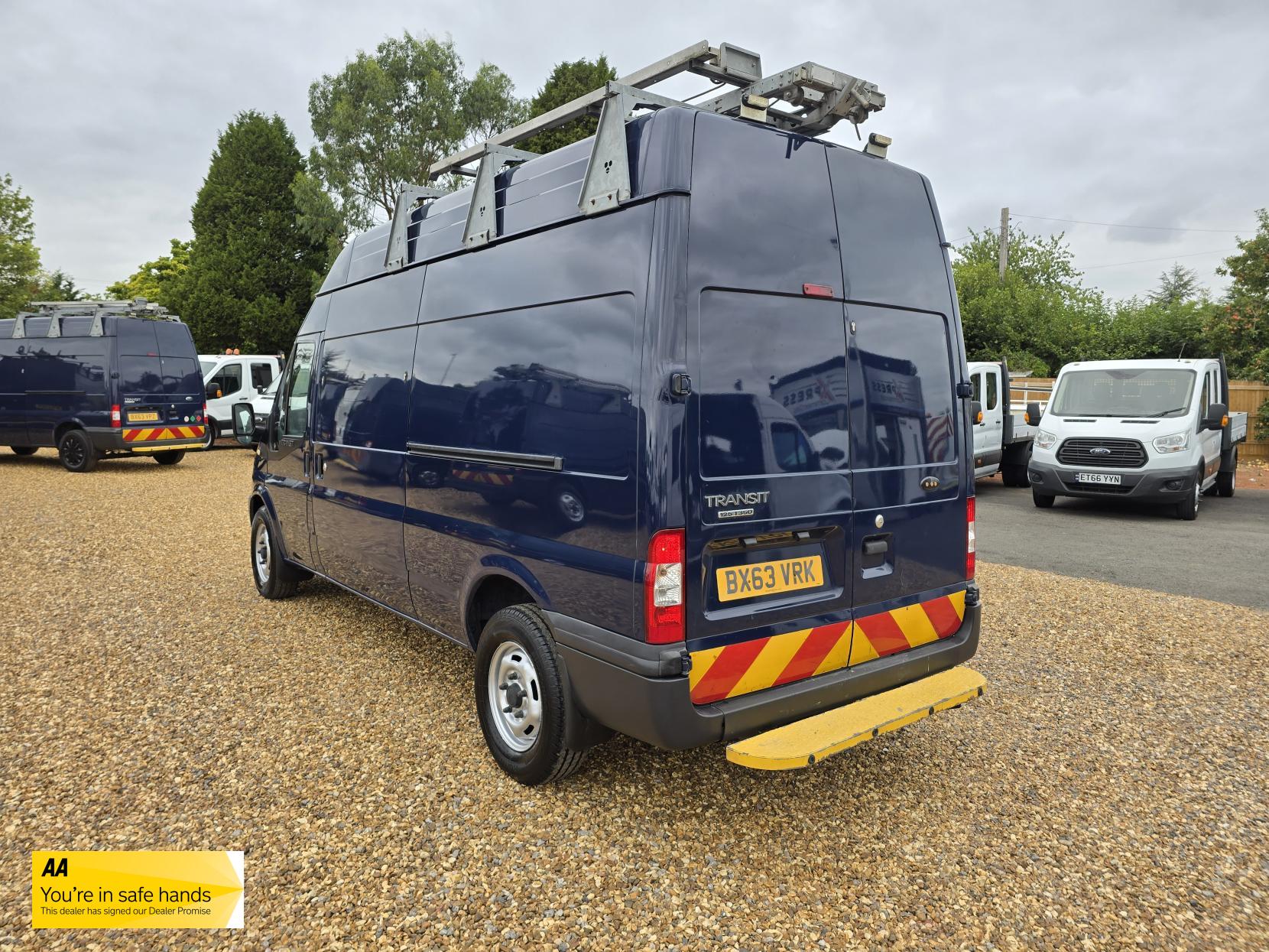 Ford Transit 2.2 TDCi 350 Panel Van 5dr Diesel Manual FWD L2 H1 (209 g/km, 123 bhp)