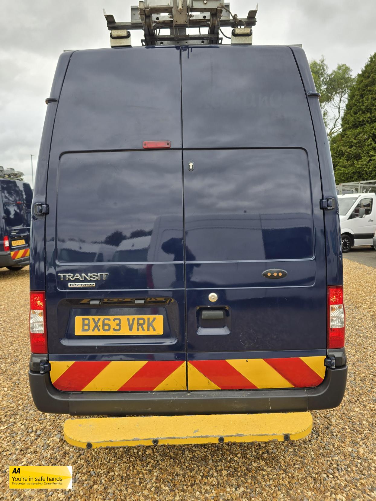 Ford Transit 2.2 TDCi 350 Panel Van 5dr Diesel Manual FWD L2 H1 (209 g/km, 123 bhp)