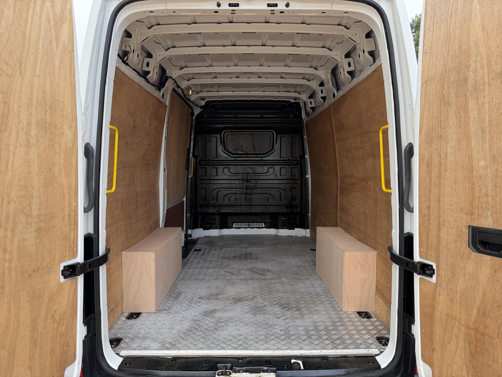 2022 Volkswagen Crafter 2.0 TDI CR35 Trendline Panel Van 5dr Diesel Manual FWD MWB Euro 6 (s/s) (140 ps) - Thumbnail 3