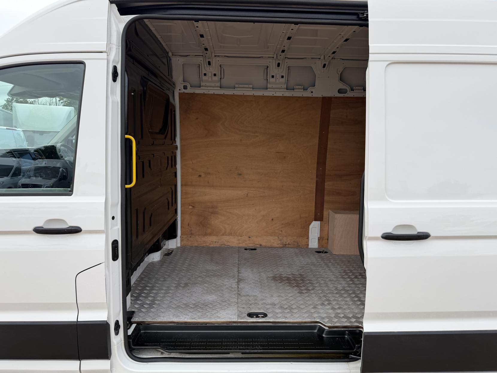 2022 Volkswagen Crafter 2.0 TDI CR35 Trendline Panel Van 5dr Diesel Manual FWD MWB Euro 6 (s/s) (140 ps) - Thumbnail 20