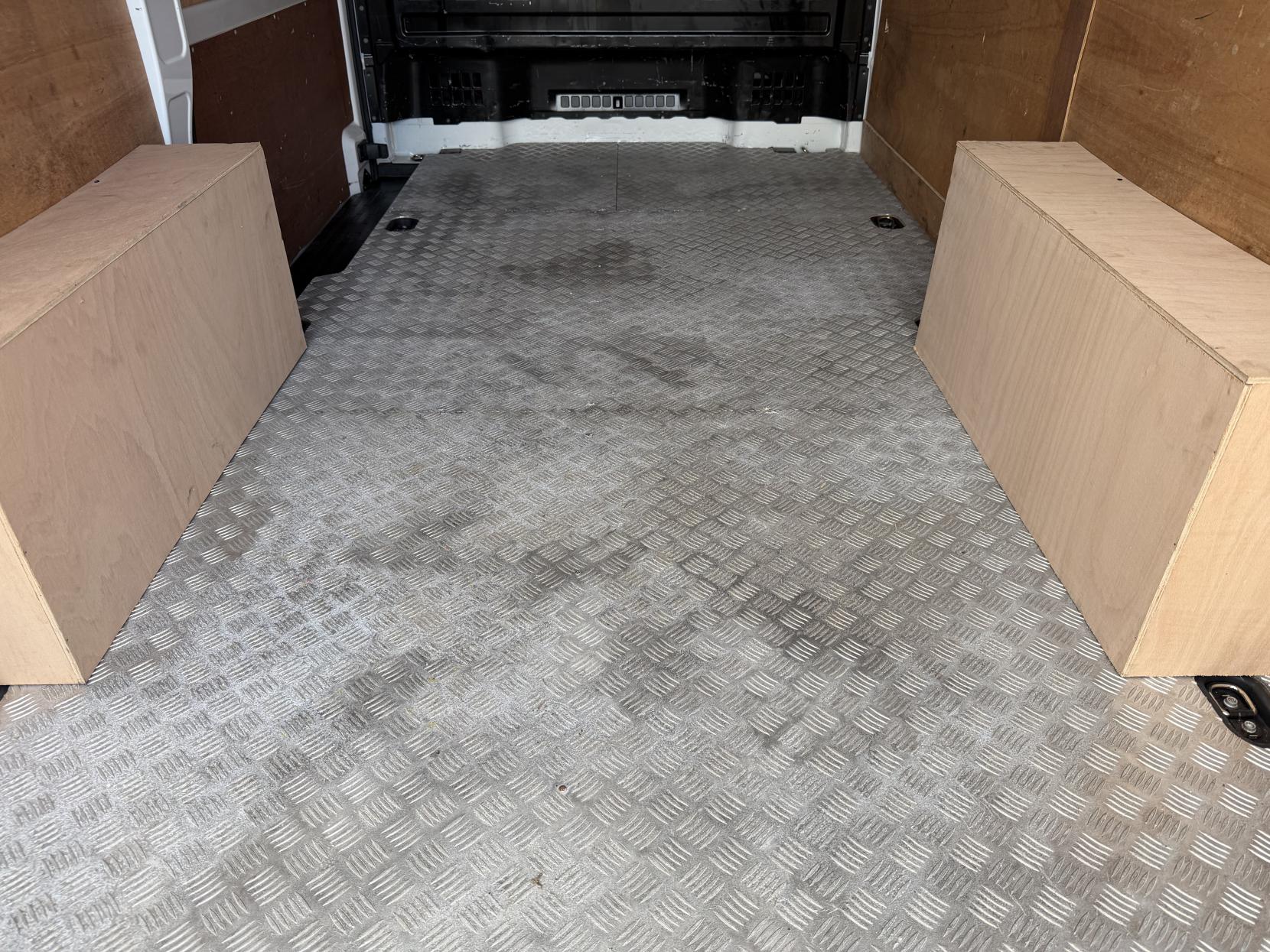 2022 Volkswagen Crafter 2.0 TDI CR35 Trendline Panel Van 5dr Diesel Manual FWD MWB Euro 6 (s/s) (140 ps) - Thumbnail 32