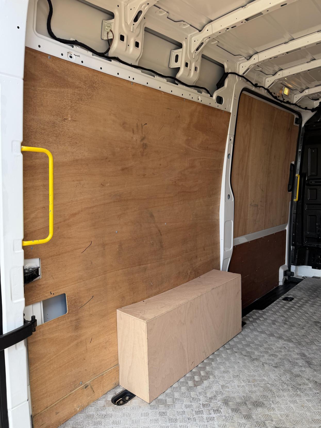 2022 Volkswagen Crafter 2.0 TDI CR35 Trendline Panel Van 5dr Diesel Manual FWD MWB Euro 6 (s/s) (140 ps) - Thumbnail 30