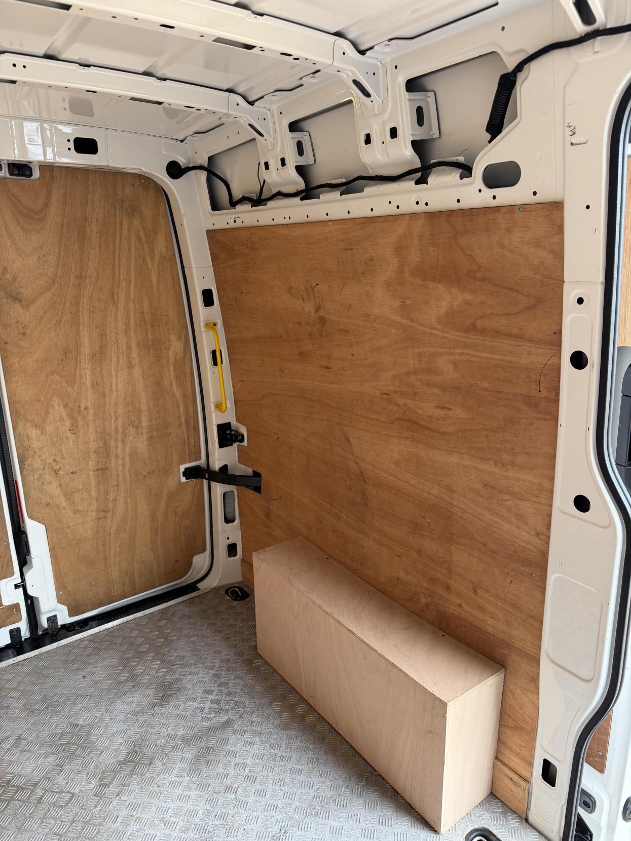 2022 Volkswagen Crafter 2.0 TDI CR35 Trendline Panel Van 5dr Diesel Manual FWD MWB Euro 6 (s/s) (140 ps) - Thumbnail 22