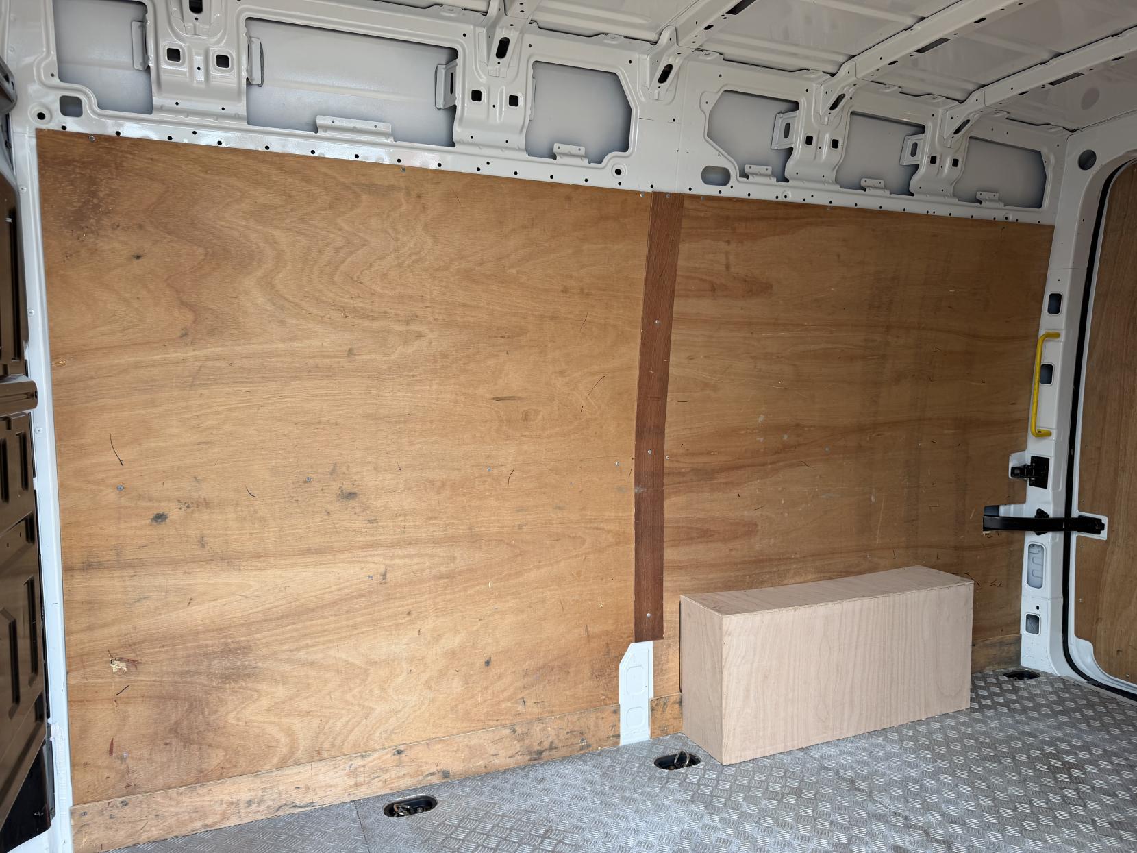 2022 Volkswagen Crafter 2.0 TDI CR35 Trendline Panel Van 5dr Diesel Manual FWD MWB Euro 6 (s/s) (140 ps) - Thumbnail 24