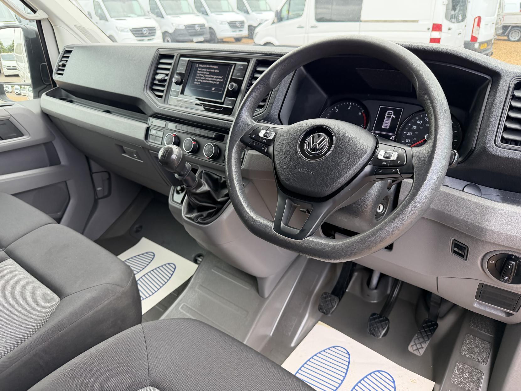2022 Volkswagen Crafter 2.0 TDI CR35 Trendline Panel Van 5dr Diesel Manual FWD MWB Euro 6 (s/s) (140 ps) - Thumbnail 2