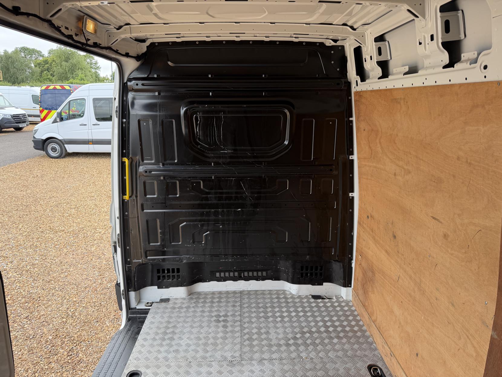 2022 Volkswagen Crafter 2.0 TDI CR35 Trendline Panel Van 5dr Diesel Manual FWD MWB Euro 6 (s/s) (140 ps) - Thumbnail 27