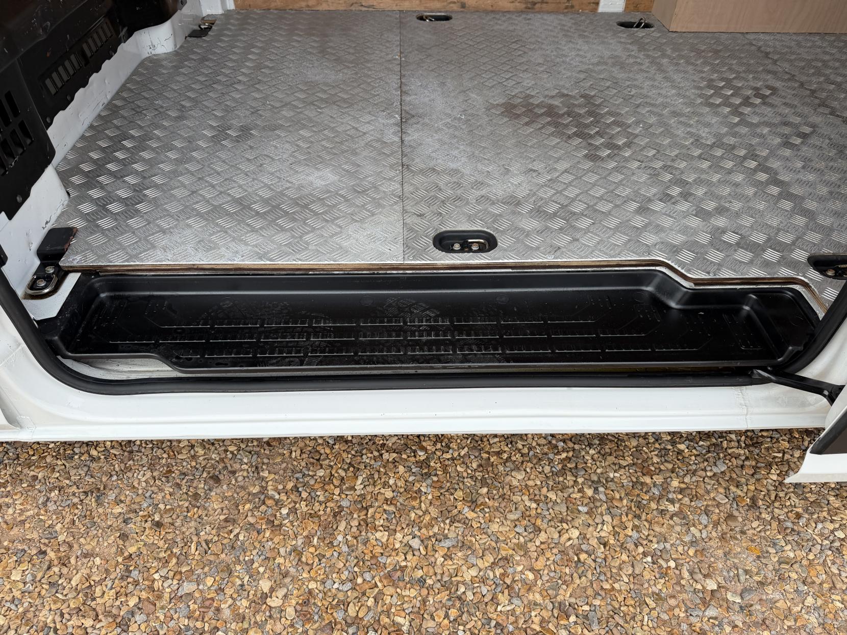2022 Volkswagen Crafter 2.0 TDI CR35 Trendline Panel Van 5dr Diesel Manual FWD MWB Euro 6 (s/s) (140 ps) - Thumbnail 26