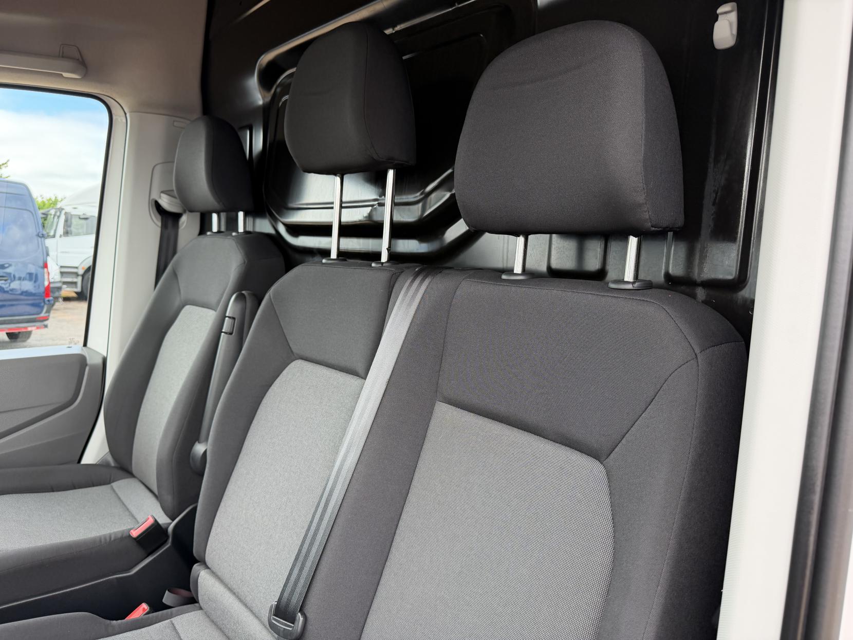 2022 Volkswagen Crafter 2.0 TDI CR35 Trendline Panel Van 5dr Diesel Manual FWD MWB Euro 6 (s/s) (140 ps) - Thumbnail 21