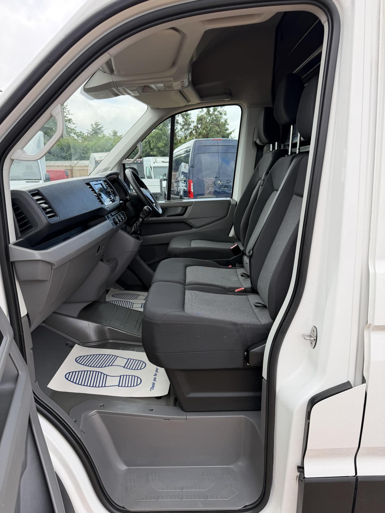 2022 Volkswagen Crafter 2.0 TDI CR35 Trendline Panel Van 5dr Diesel Manual FWD MWB Euro 6 (s/s) (140 ps) - Thumbnail 16