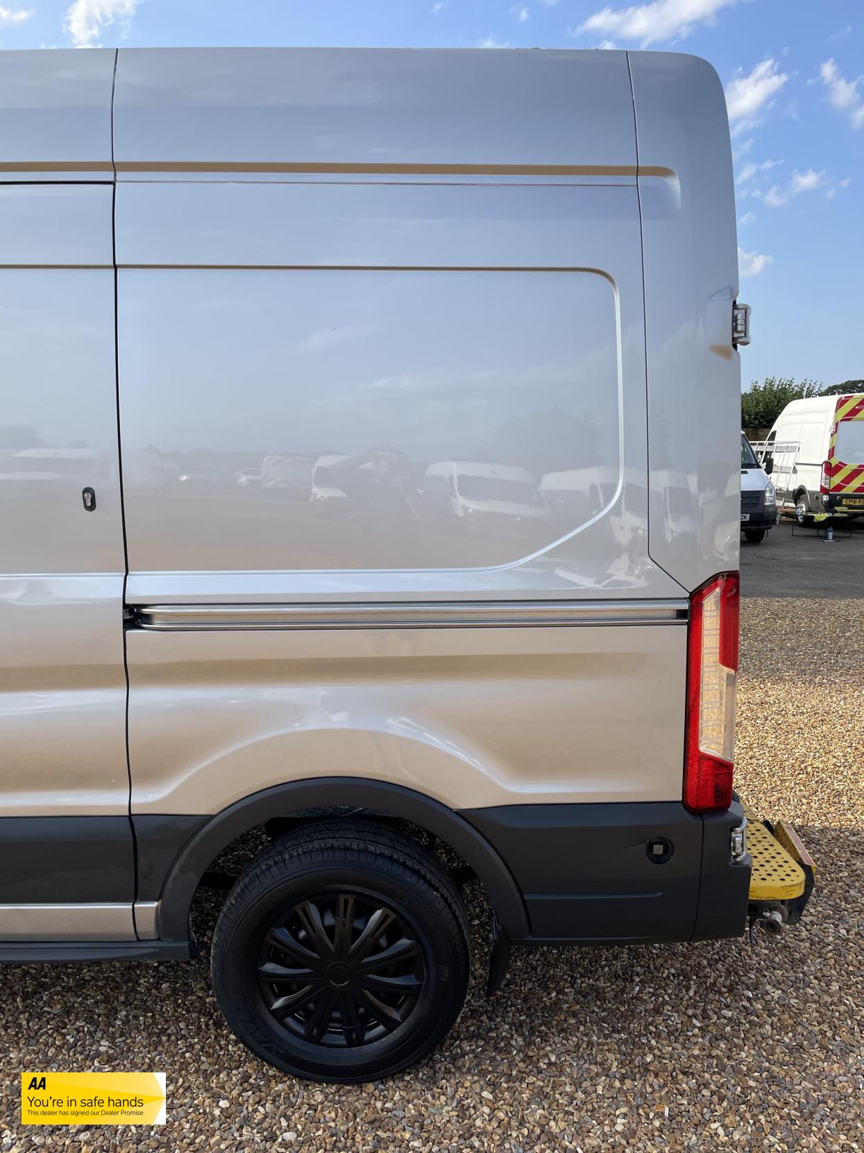 Ford Transit 2.2 TDCi 350 Panel Van 5dr Diesel Manual RWD L2 H3 Euro 5 (155 ps)