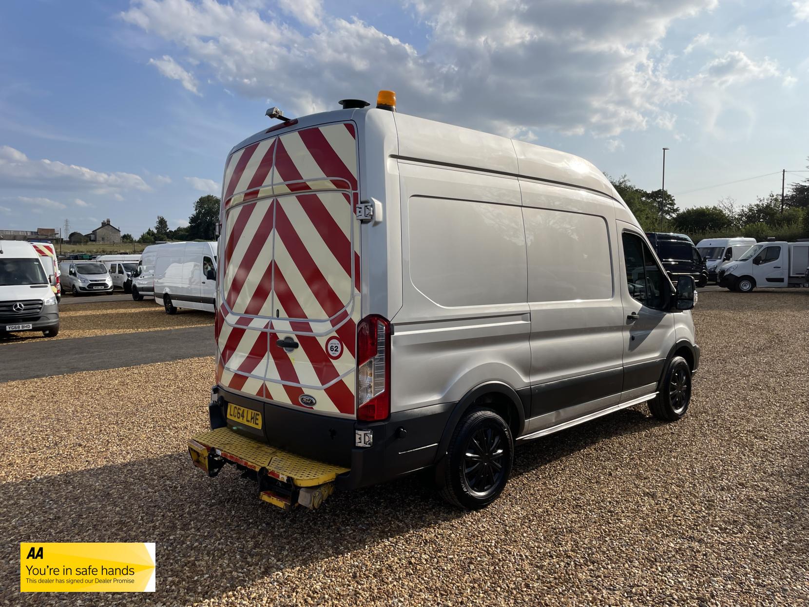 Ford Transit 2.2 TDCi 350 Panel Van 5dr Diesel Manual RWD L2 H3 Euro 5 (155 ps)