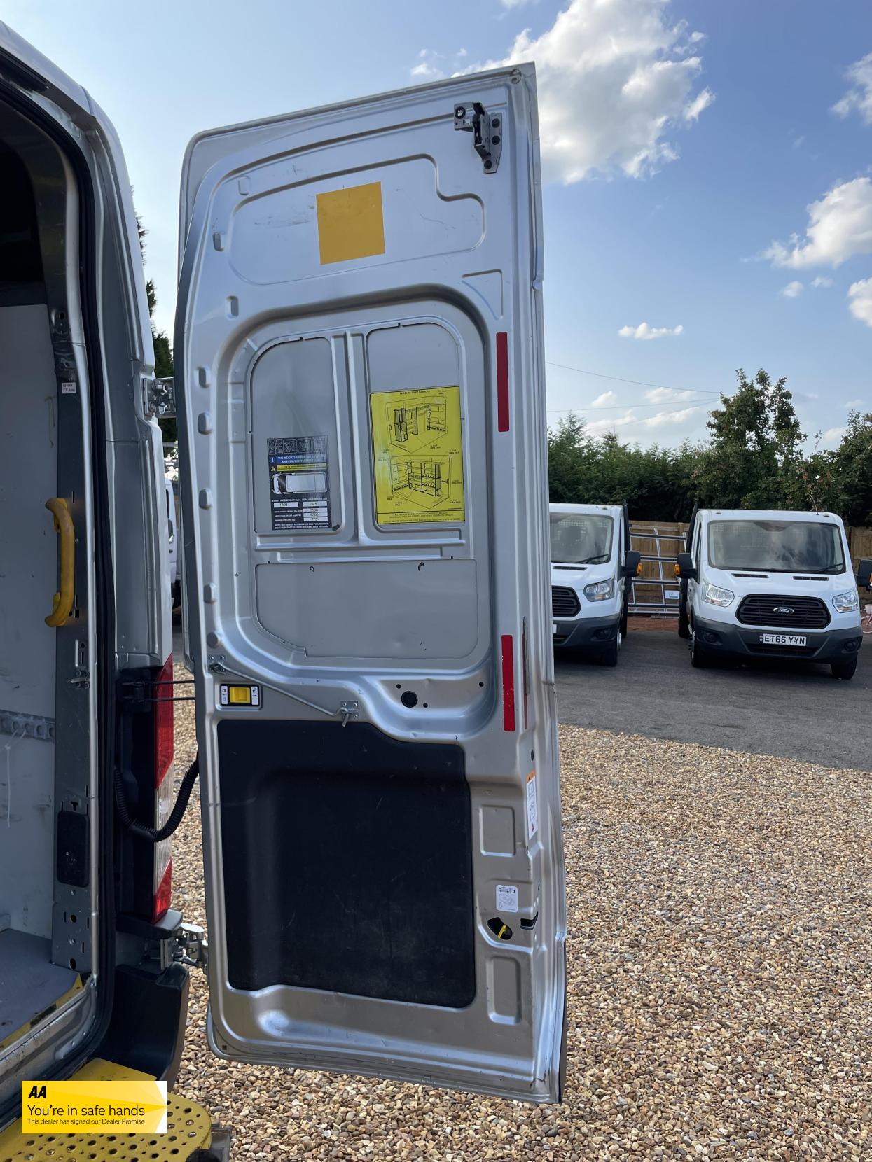 Ford Transit 2.2 TDCi 350 Panel Van 5dr Diesel Manual RWD L2 H3 Euro 5 (155 ps)