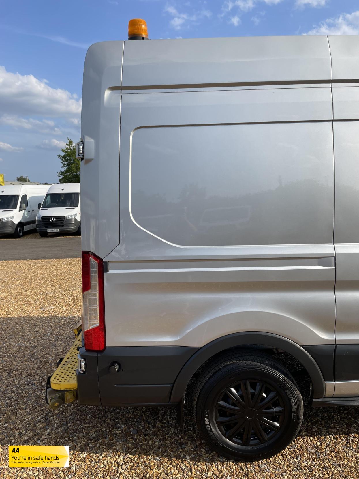 Ford Transit 2.2 TDCi 350 Panel Van 5dr Diesel Manual RWD L2 H3 Euro 5 (155 ps)