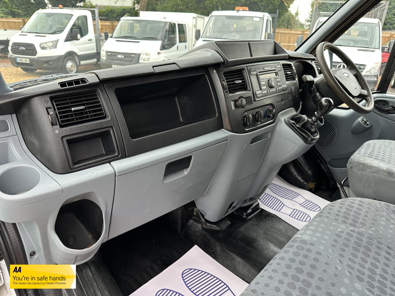 Ford Transit 2.2 TDCi 350 Chassis Cab 4dr Diesel Manual RWD L4 (DRW) (123 bhp)