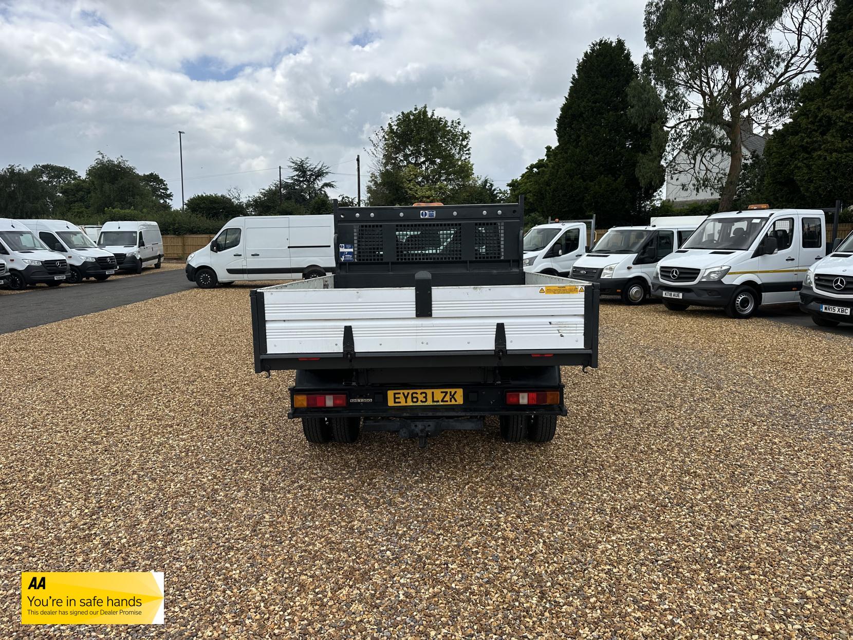 Ford Transit 2.2 TDCi 350 Chassis Cab 4dr Diesel Manual RWD L4 (DRW) (123 bhp)