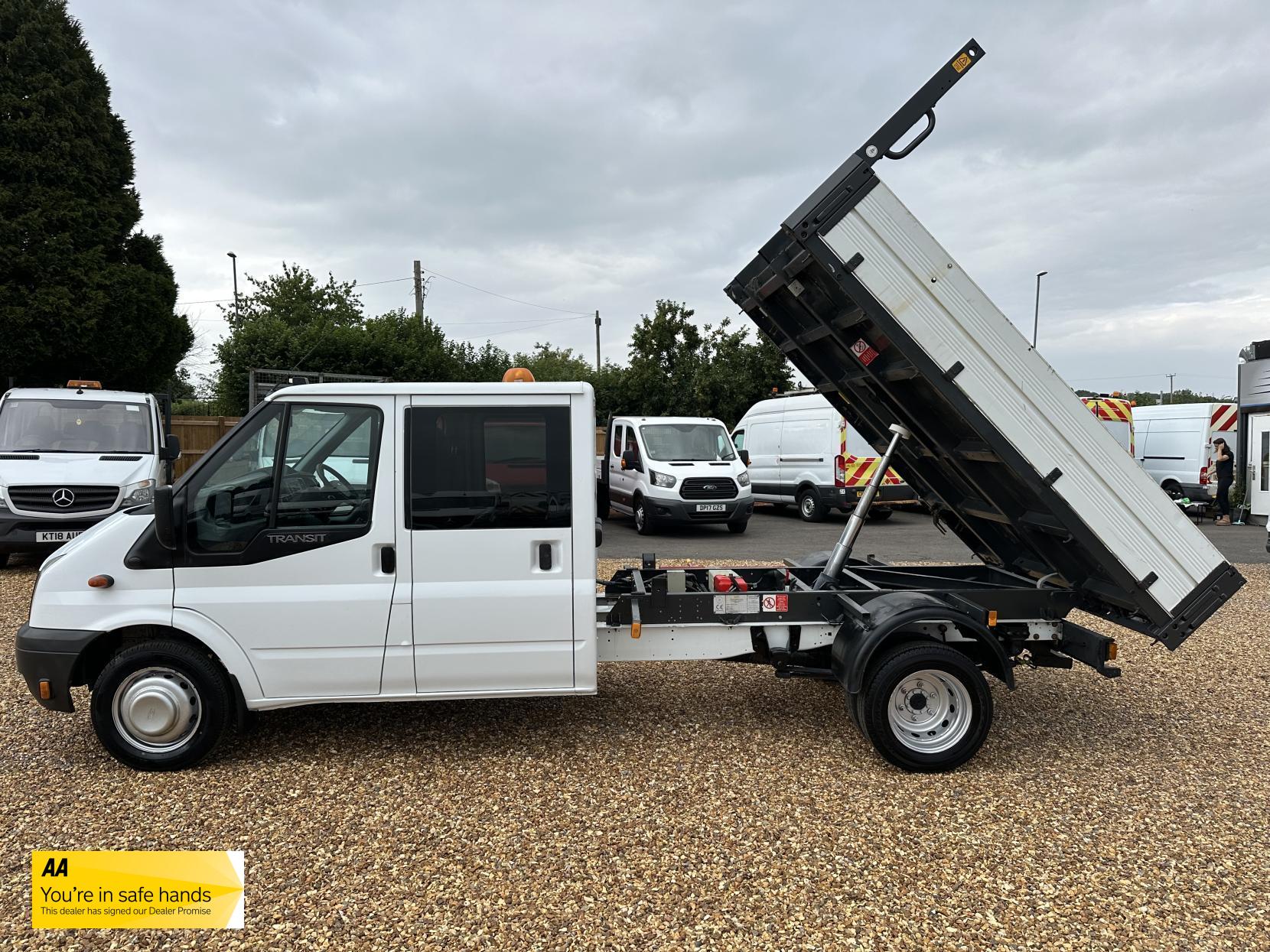 Ford Transit 2.2 TDCi 350 Chassis Cab 4dr Diesel Manual RWD L4 (DRW) (123 bhp)