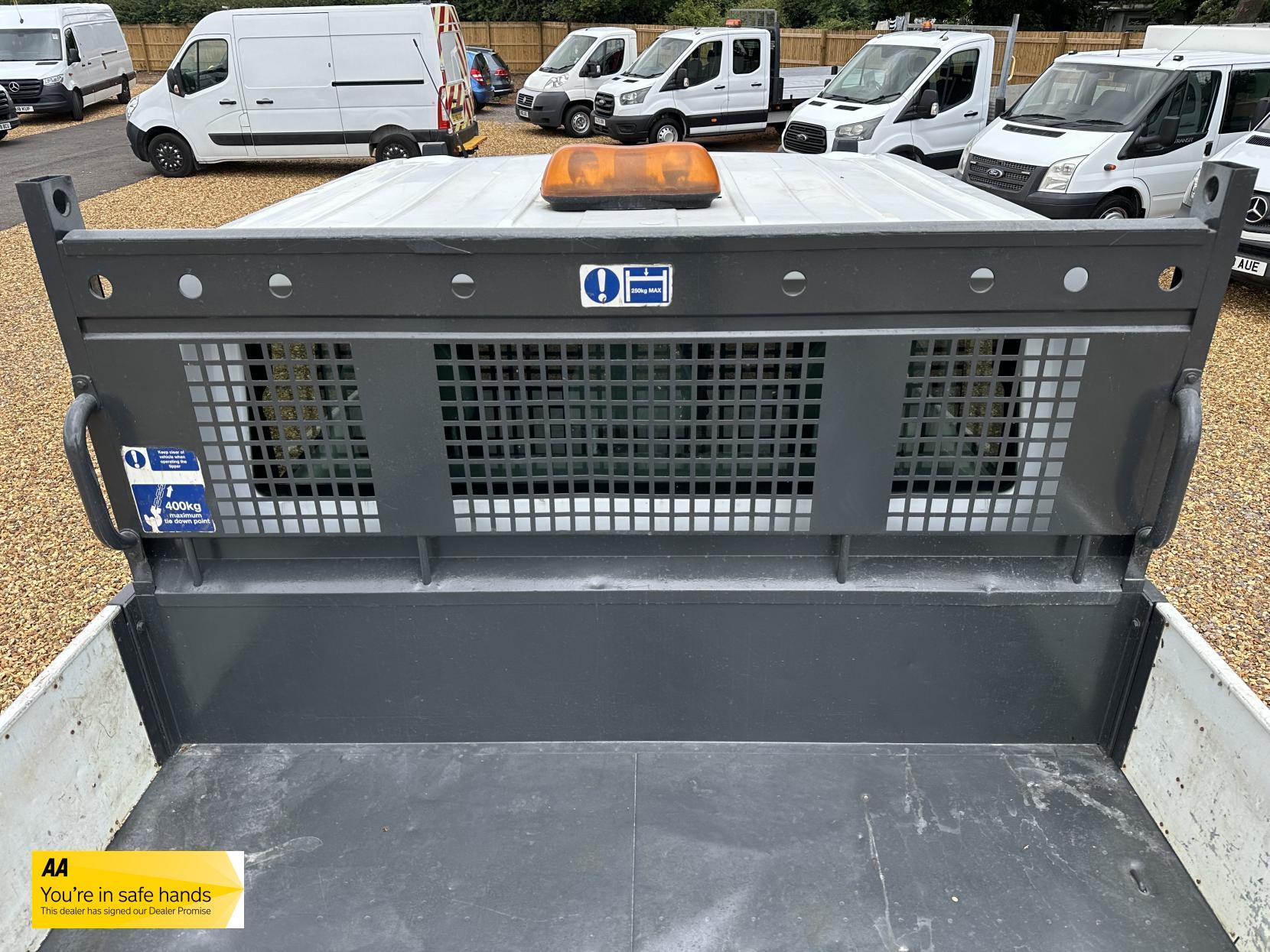 Ford Transit 2.2 TDCi 350 Chassis Cab 4dr Diesel Manual RWD L4 (DRW) (123 bhp)