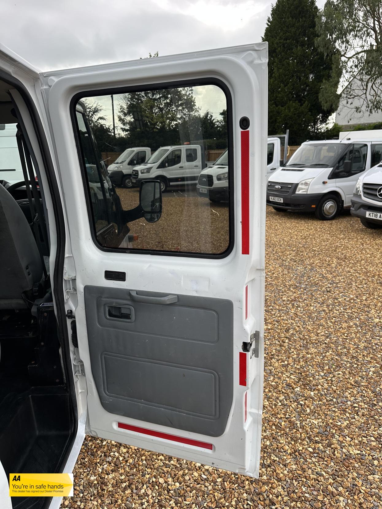 Ford Transit 2.2 TDCi 350 Chassis Cab 4dr Diesel Manual RWD L4 (DRW) (123 bhp)