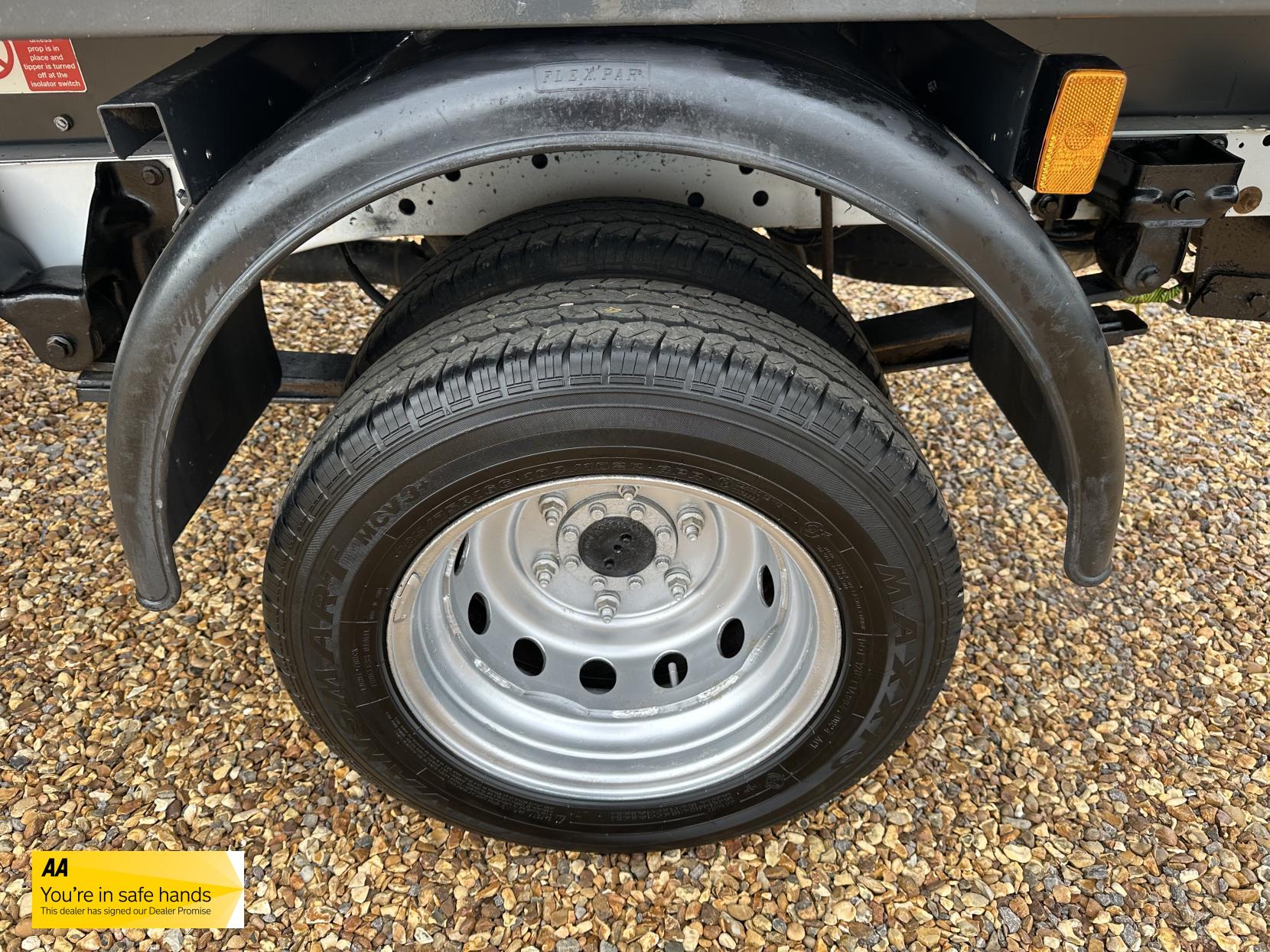 Ford Transit 2.2 TDCi 350 Chassis Cab 4dr Diesel Manual RWD L4 (DRW) (123 bhp)
