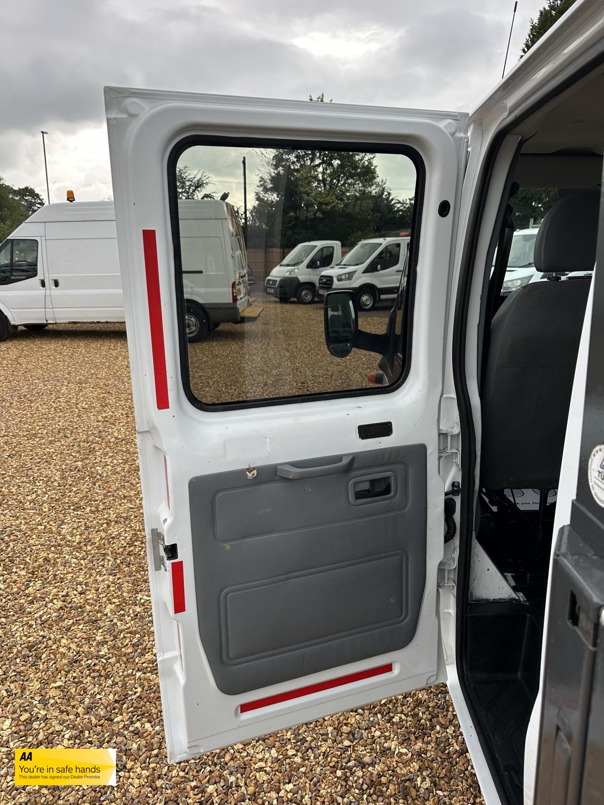 Ford Transit 2.2 TDCi 350 Chassis Cab 4dr Diesel Manual RWD L4 (DRW) (123 bhp)