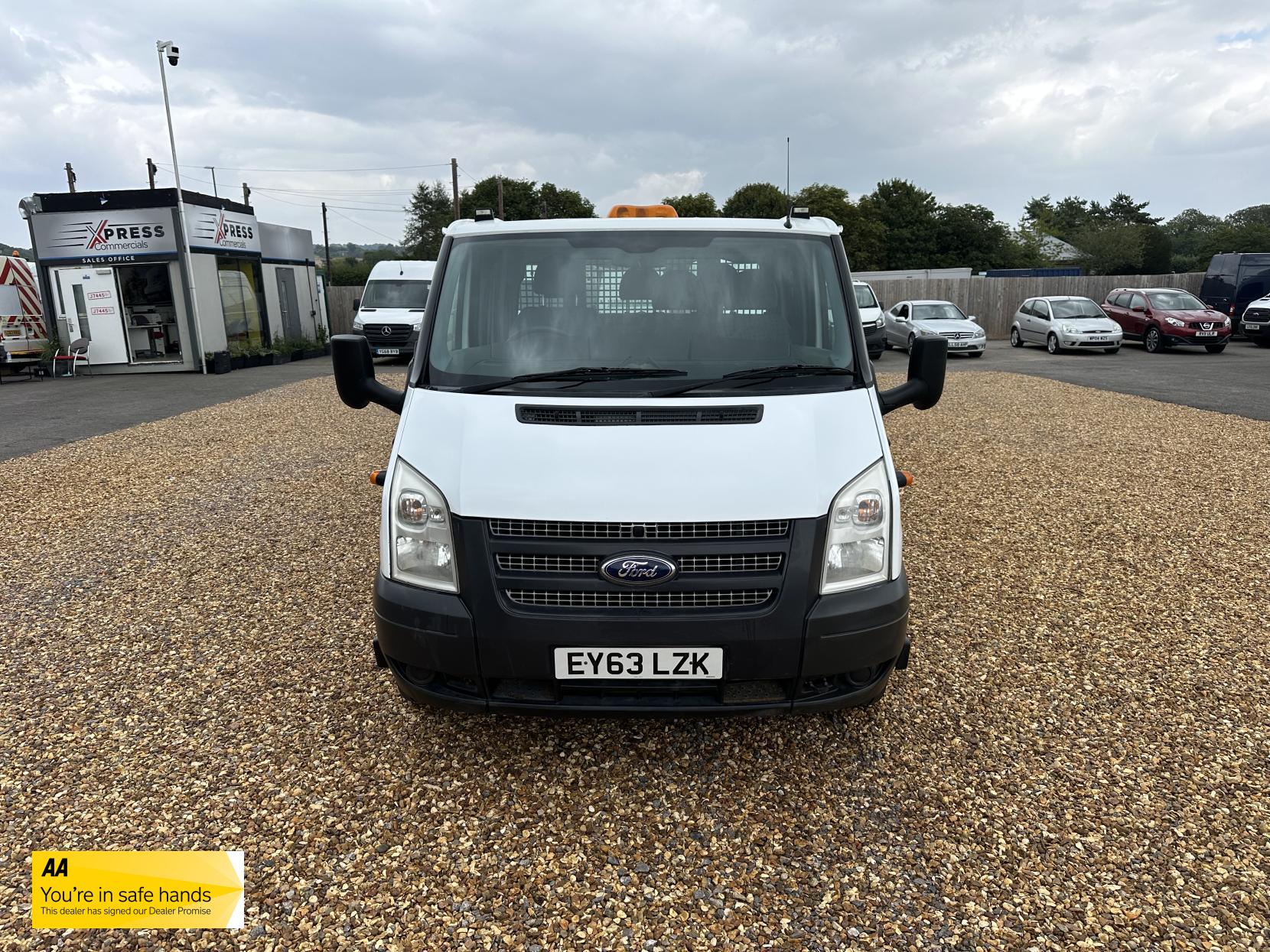 Ford Transit 2.2 TDCi 350 Chassis Cab 4dr Diesel Manual RWD L4 (DRW) (123 bhp)