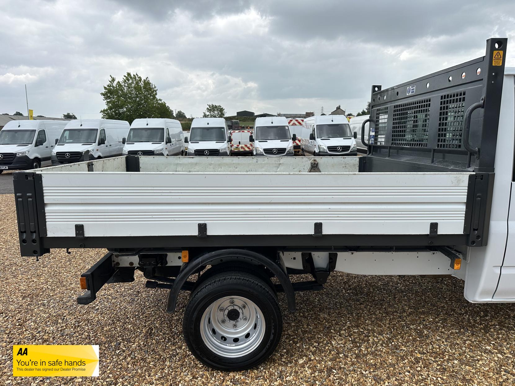 Ford Transit 2.2 TDCi 350 Chassis Cab 4dr Diesel Manual RWD L4 (DRW) (123 bhp)
