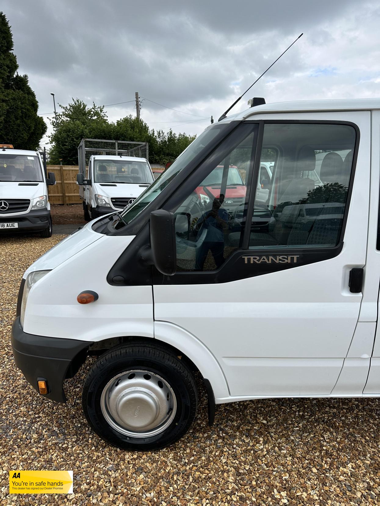 Ford Transit 2.2 TDCi 350 Chassis Cab 4dr Diesel Manual RWD L4 (DRW) (123 bhp)