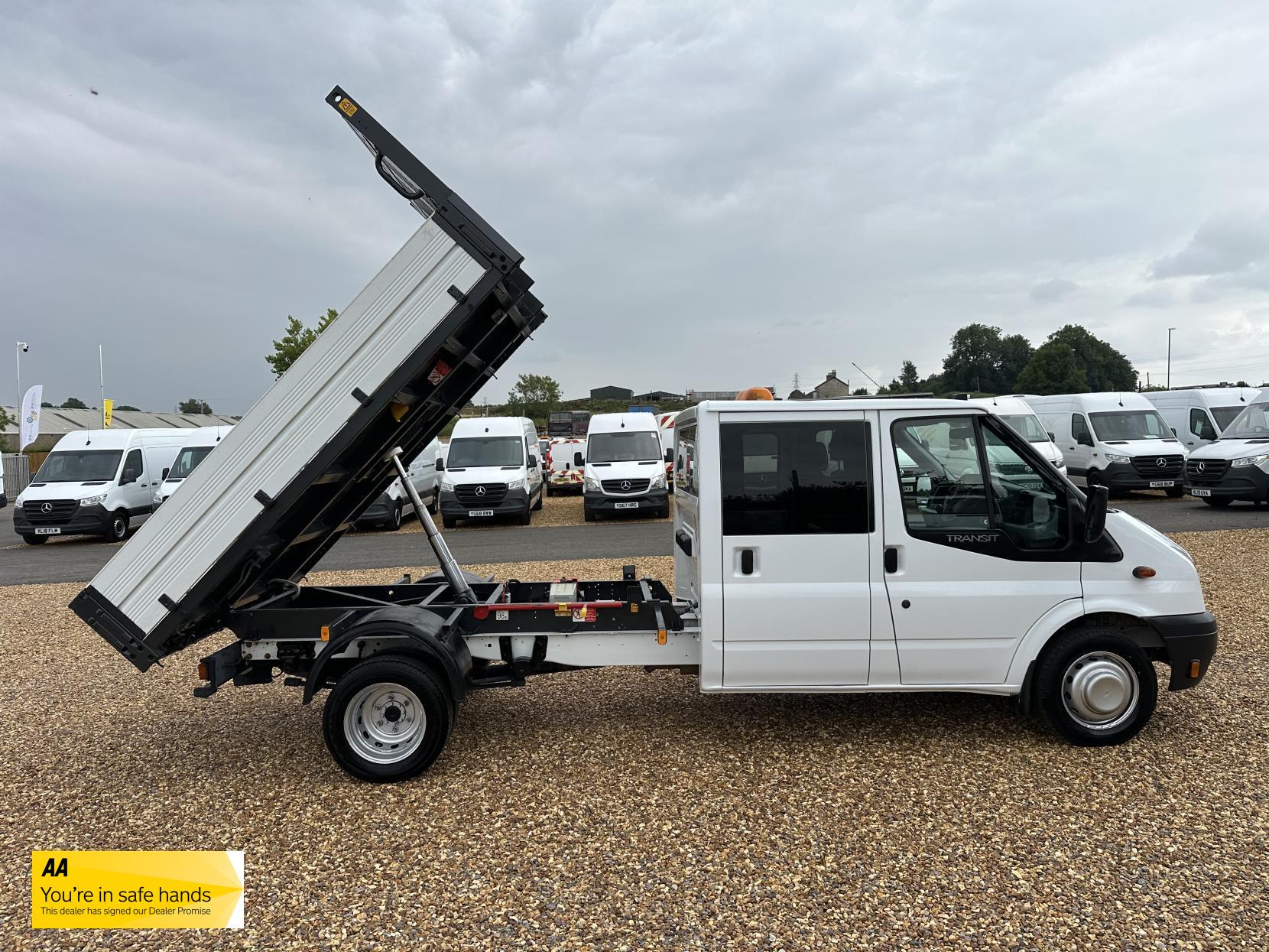 Ford Transit 2.2 TDCi 350 Chassis Cab 4dr Diesel Manual RWD L4 (DRW) (123 bhp)