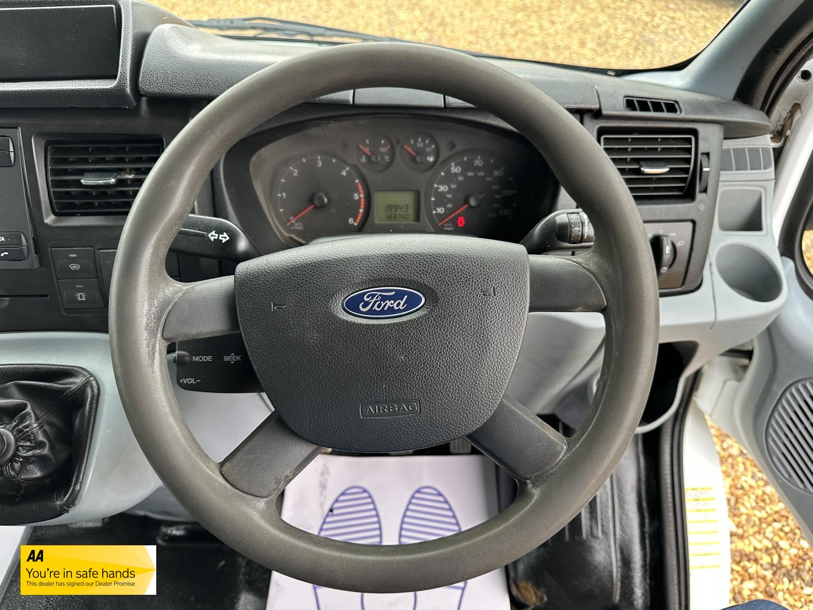 Ford Transit 2.2 TDCi 350 Chassis Cab 4dr Diesel Manual RWD L4 (DRW) (123 bhp)