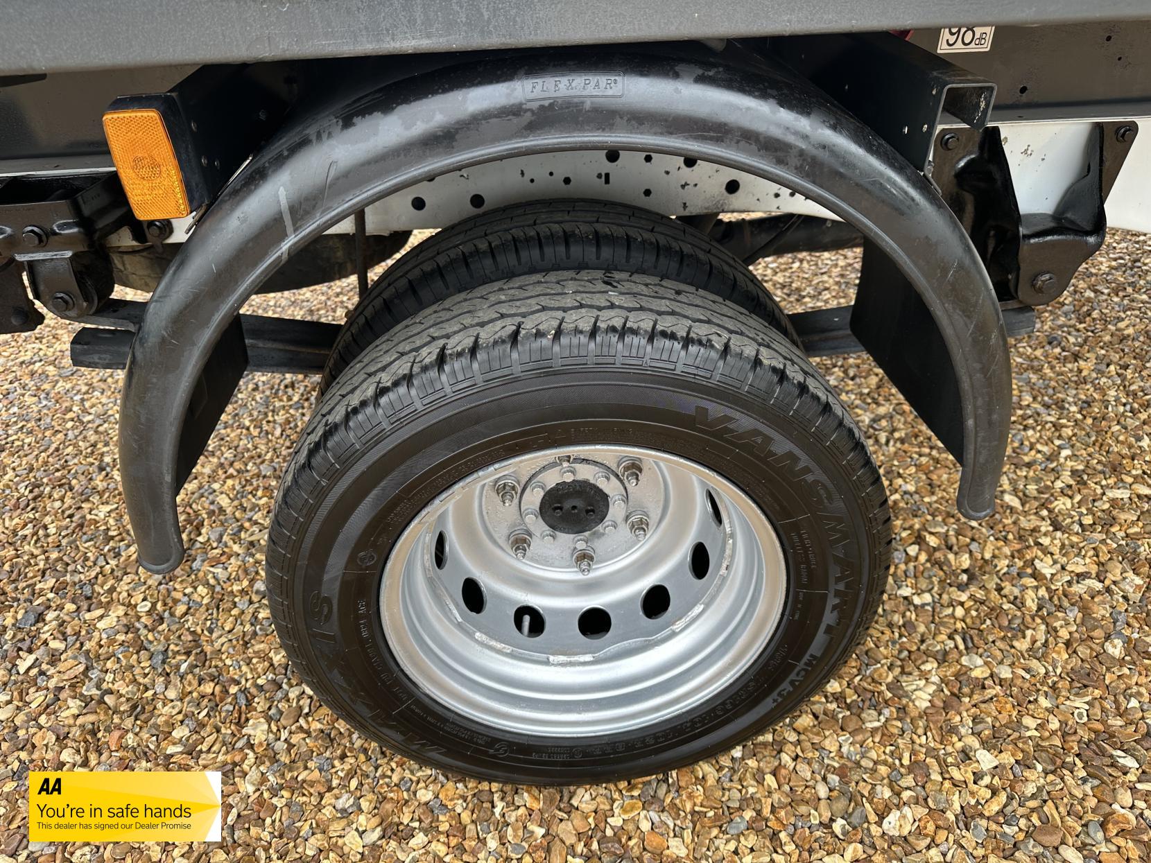 Ford Transit 2.2 TDCi 350 Chassis Cab 4dr Diesel Manual RWD L4 (DRW) (123 bhp)