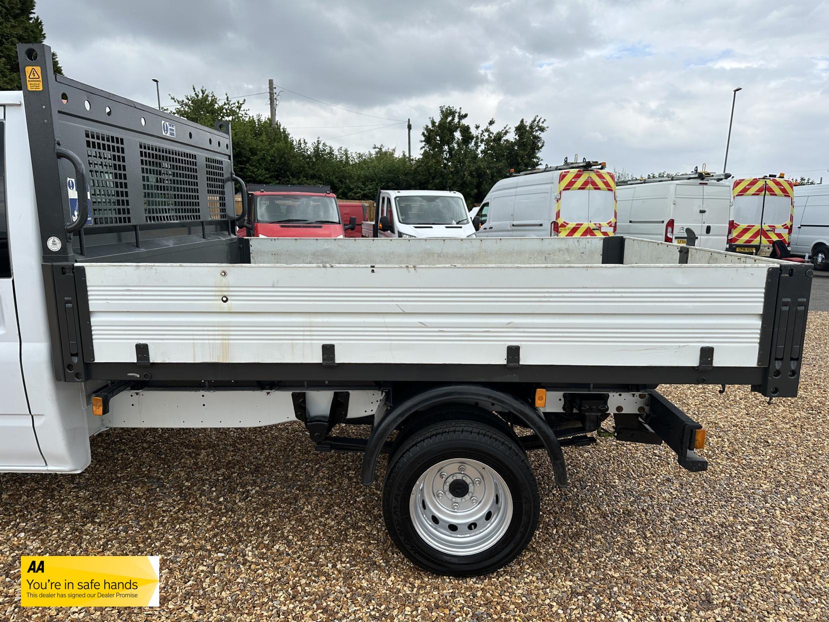 Ford Transit 2.2 TDCi 350 Chassis Cab 4dr Diesel Manual RWD L4 (DRW) (123 bhp)