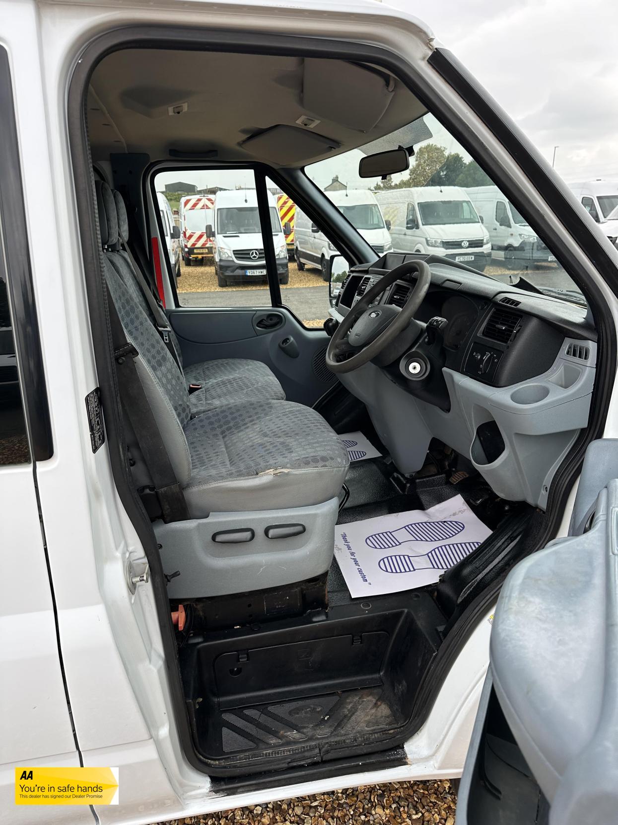 Ford Transit 2.2 TDCi 350 Chassis Cab 4dr Diesel Manual RWD L4 (DRW) (123 bhp)