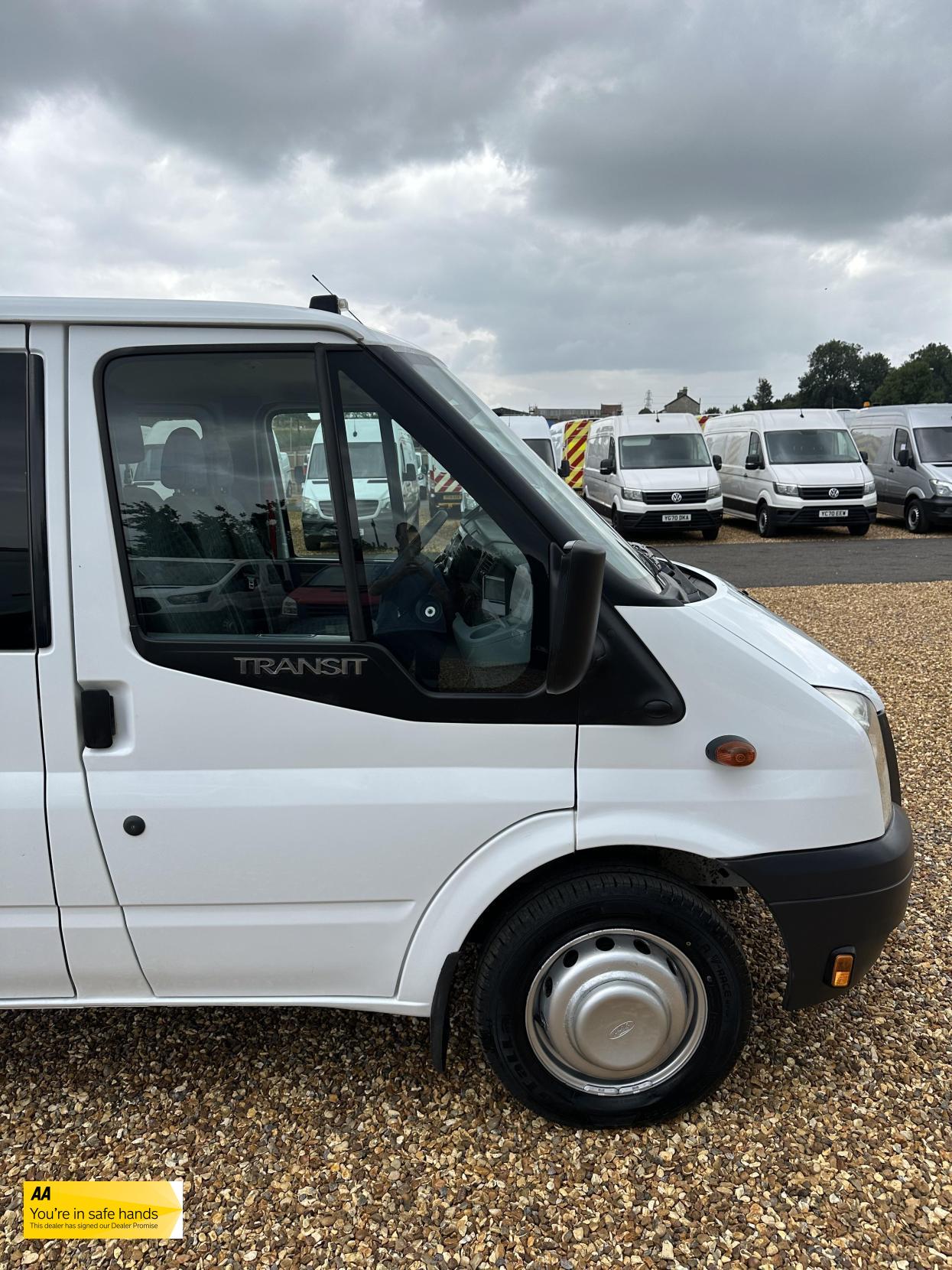 Ford Transit 2.2 TDCi 350 Chassis Cab 4dr Diesel Manual RWD L4 (DRW) (123 bhp)