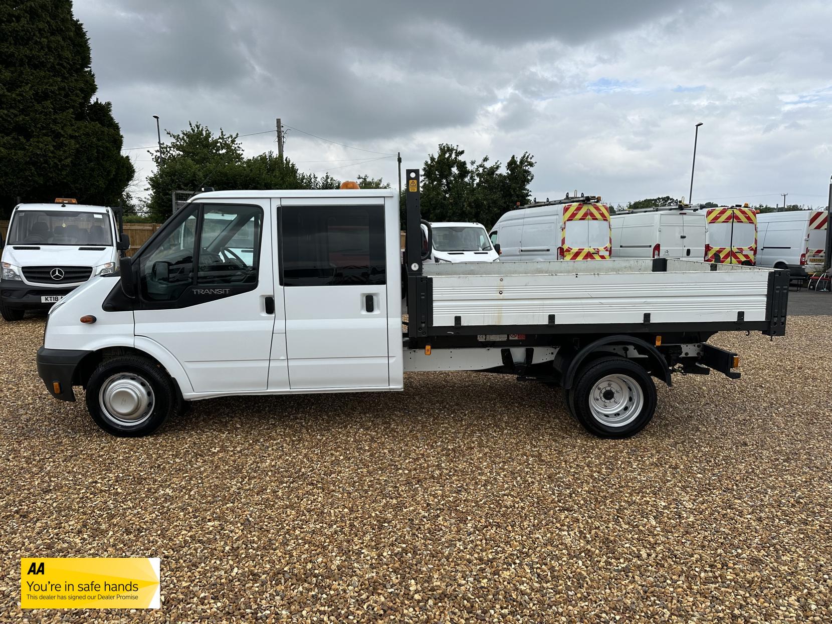 Ford Transit 2.2 TDCi 350 Chassis Cab 4dr Diesel Manual RWD L4 (DRW) (123 bhp)