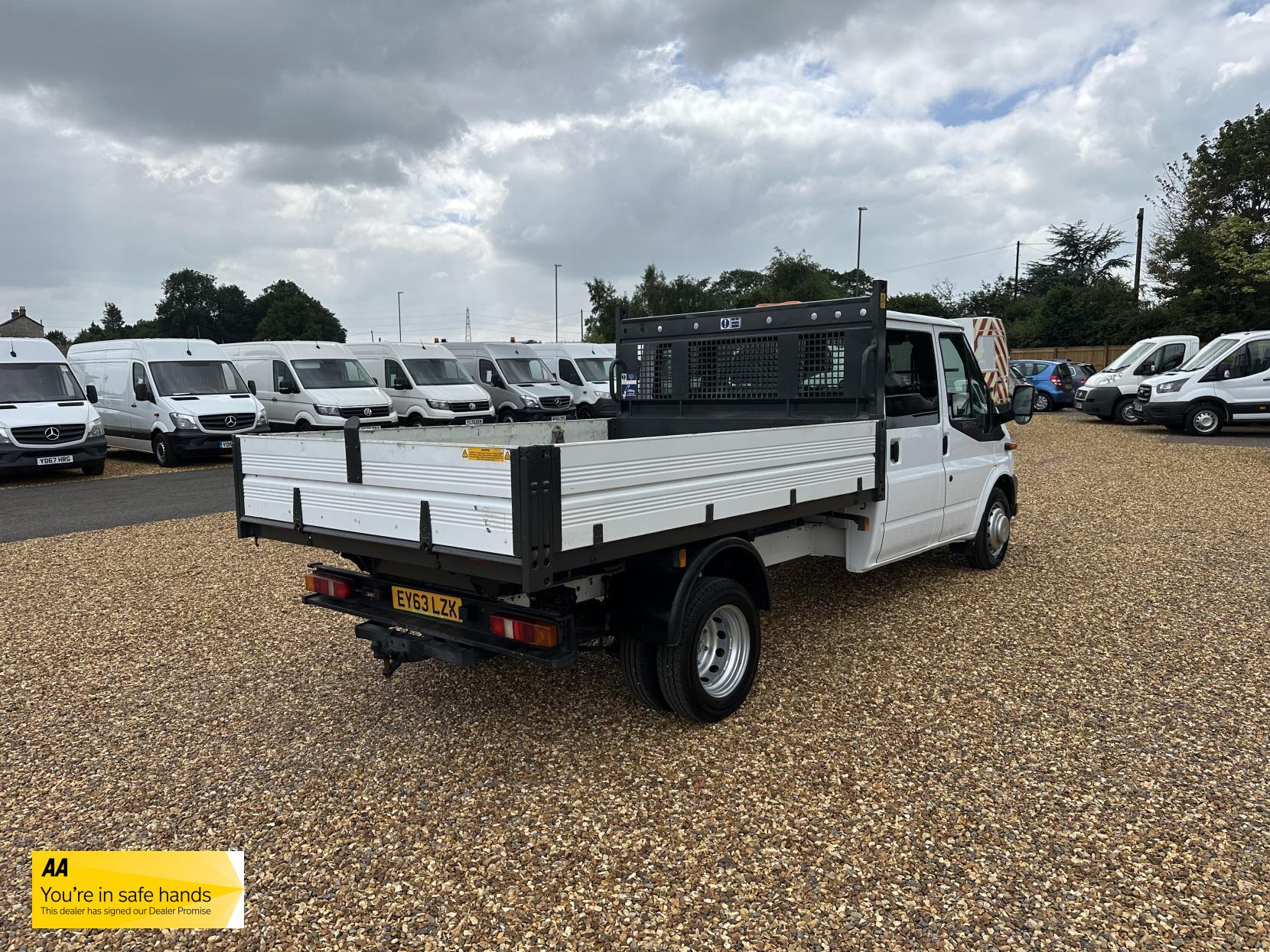 Ford Transit 2.2 TDCi 350 Chassis Cab 4dr Diesel Manual RWD L4 (DRW) (123 bhp)