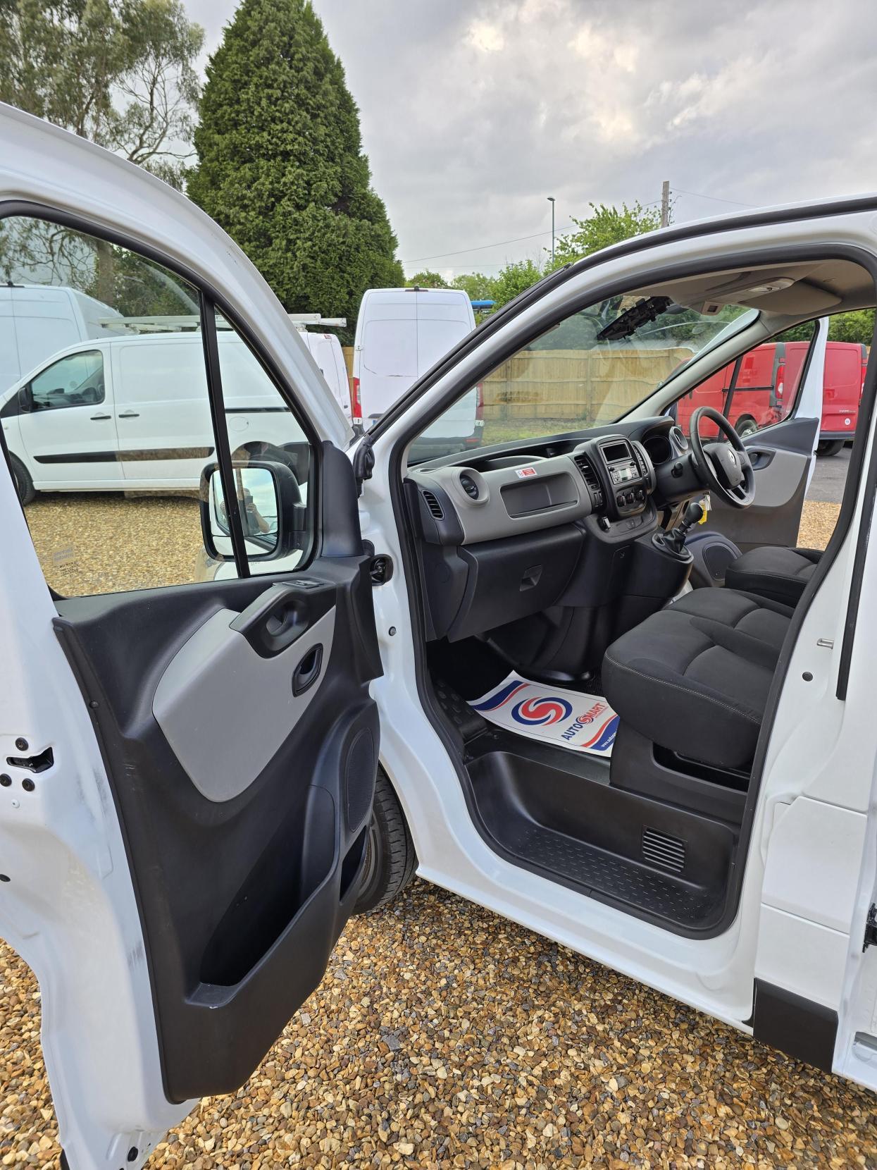 Renault Trafic 1.6 dCi ENERGY 27 Business+ Panel Van 5dr Diesel Manual SWB Standard Roof Euro 6 (s/s) (125 ps)