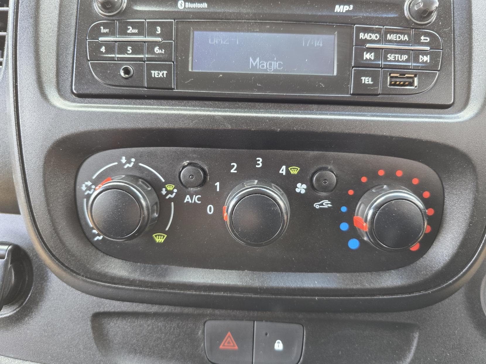 Renault Trafic 1.6 dCi ENERGY 27 Business+ Panel Van 5dr Diesel Manual SWB Standard Roof Euro 6 (s/s) (125 ps)