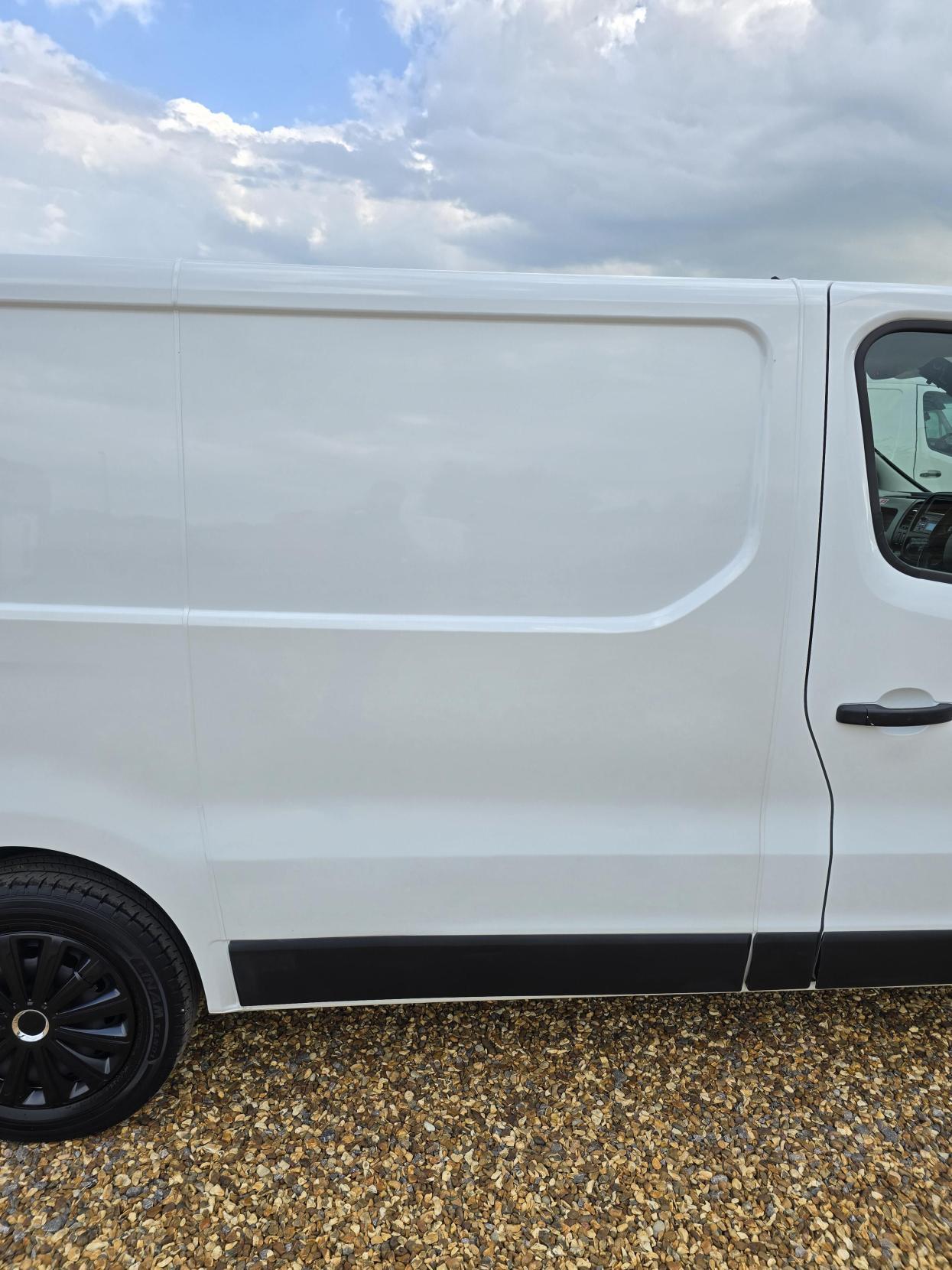 Renault Trafic 1.6 dCi ENERGY 27 Business+ Panel Van 5dr Diesel Manual SWB Standard Roof Euro 6 (s/s) (125 ps)