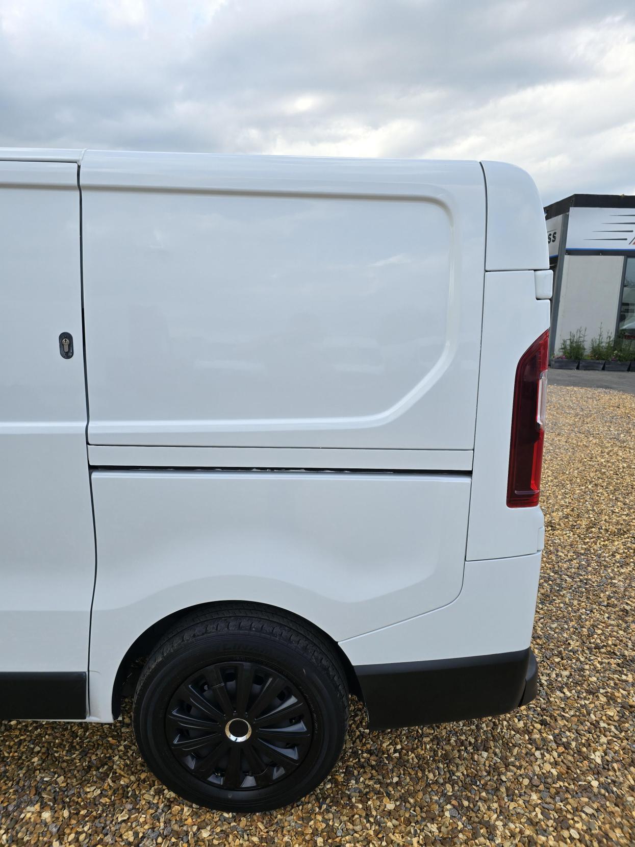 Renault Trafic 1.6 dCi ENERGY 27 Business+ Panel Van 5dr Diesel Manual SWB Standard Roof Euro 6 (s/s) (125 ps)