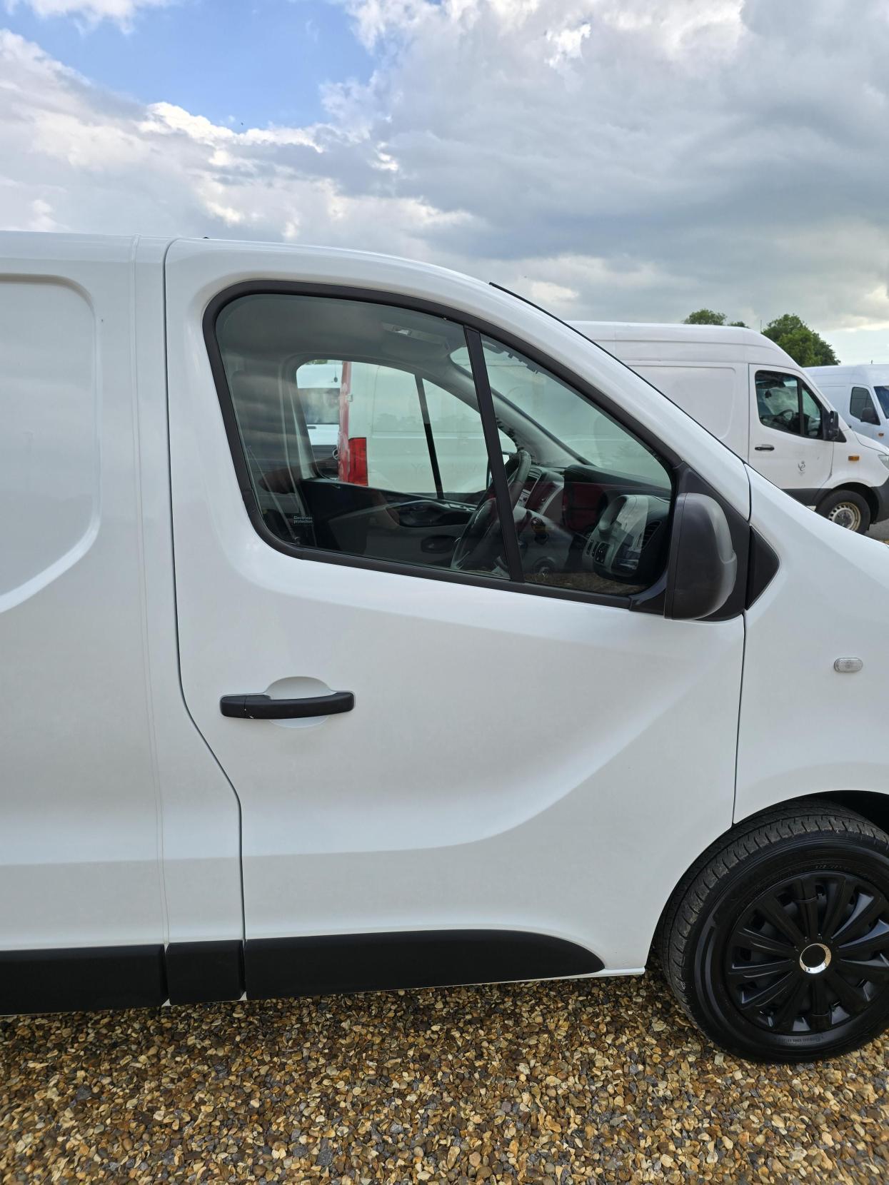Renault Trafic 1.6 dCi ENERGY 27 Business+ Panel Van 5dr Diesel Manual SWB Standard Roof Euro 6 (s/s) (125 ps)