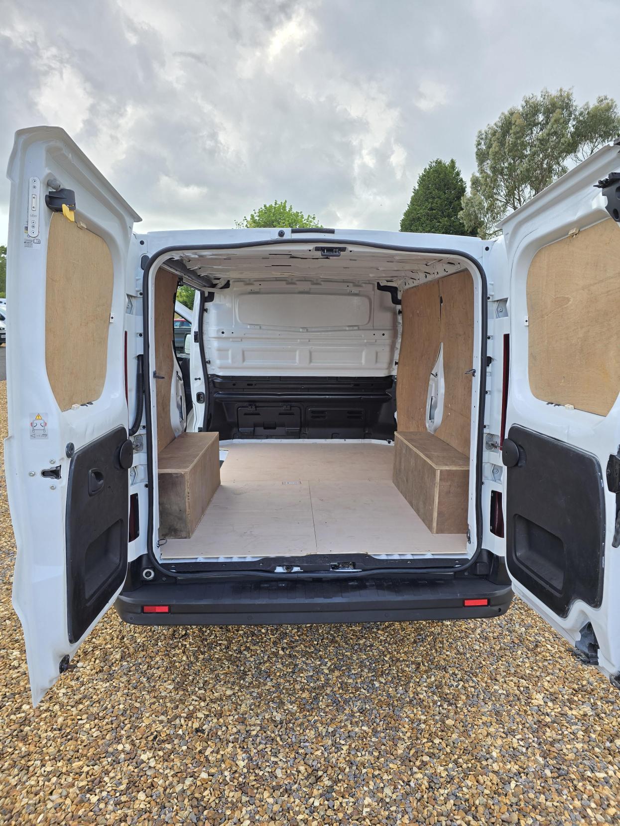Renault Trafic 1.6 dCi ENERGY 27 Business+ Panel Van 5dr Diesel Manual SWB Standard Roof Euro 6 (s/s) (125 ps)