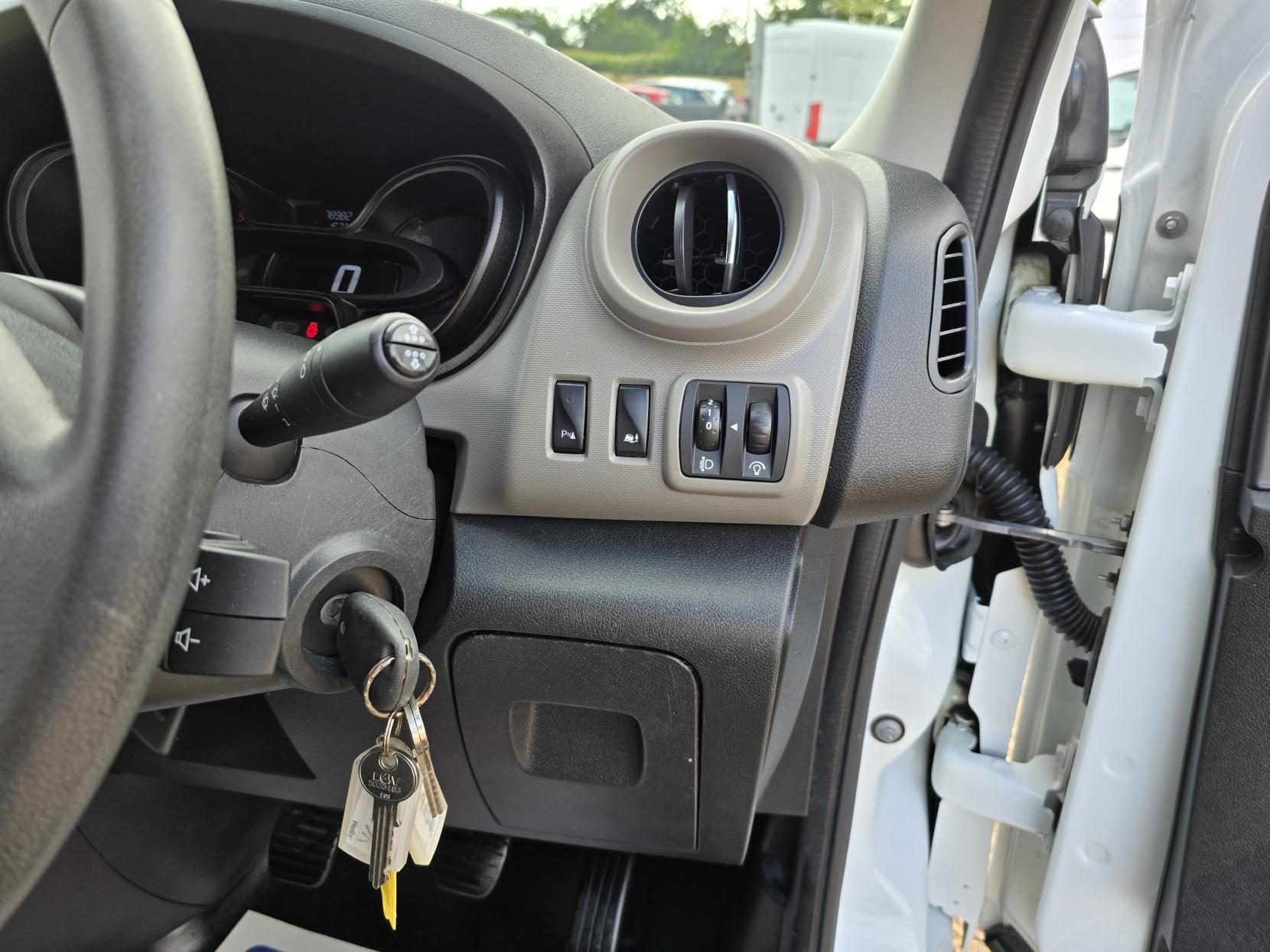 Renault Trafic 1.6 dCi ENERGY 27 Business+ Panel Van 5dr Diesel Manual SWB Standard Roof Euro 6 (s/s) (125 ps)