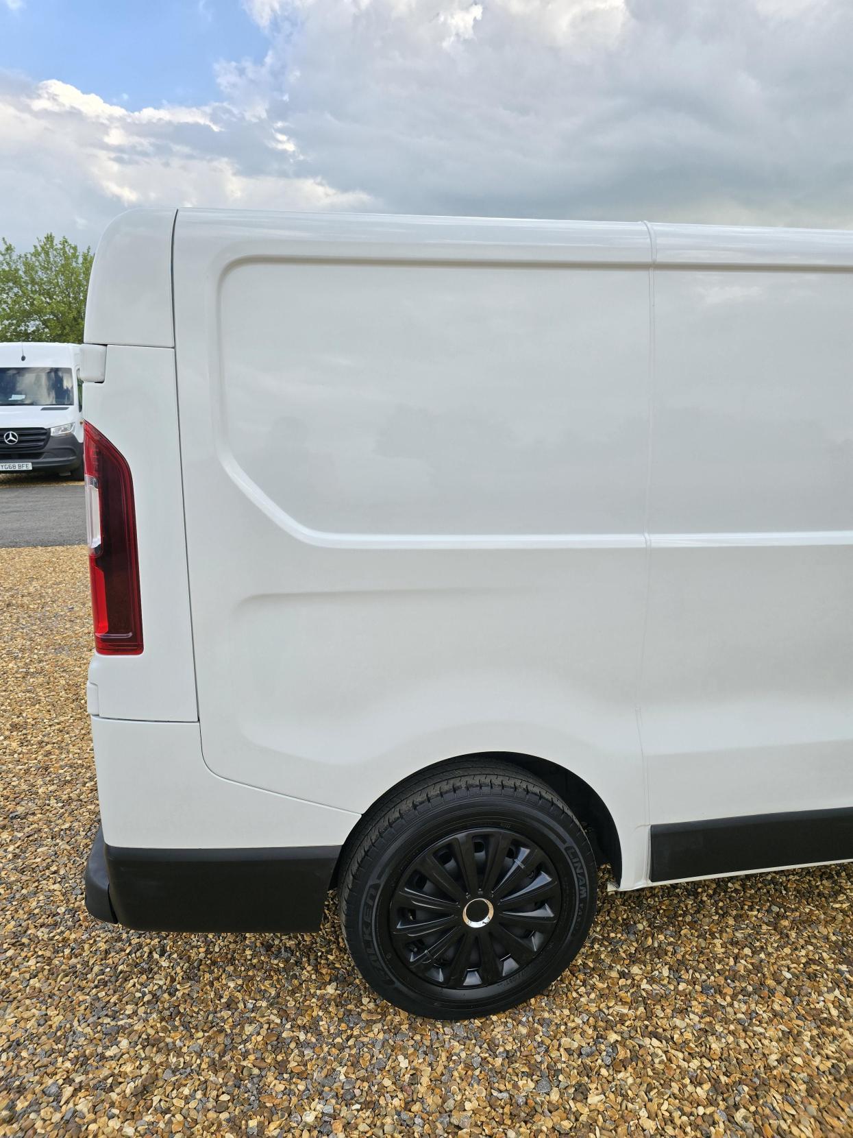 Renault Trafic 1.6 dCi ENERGY 27 Business+ Panel Van 5dr Diesel Manual SWB Standard Roof Euro 6 (s/s) (125 ps)
