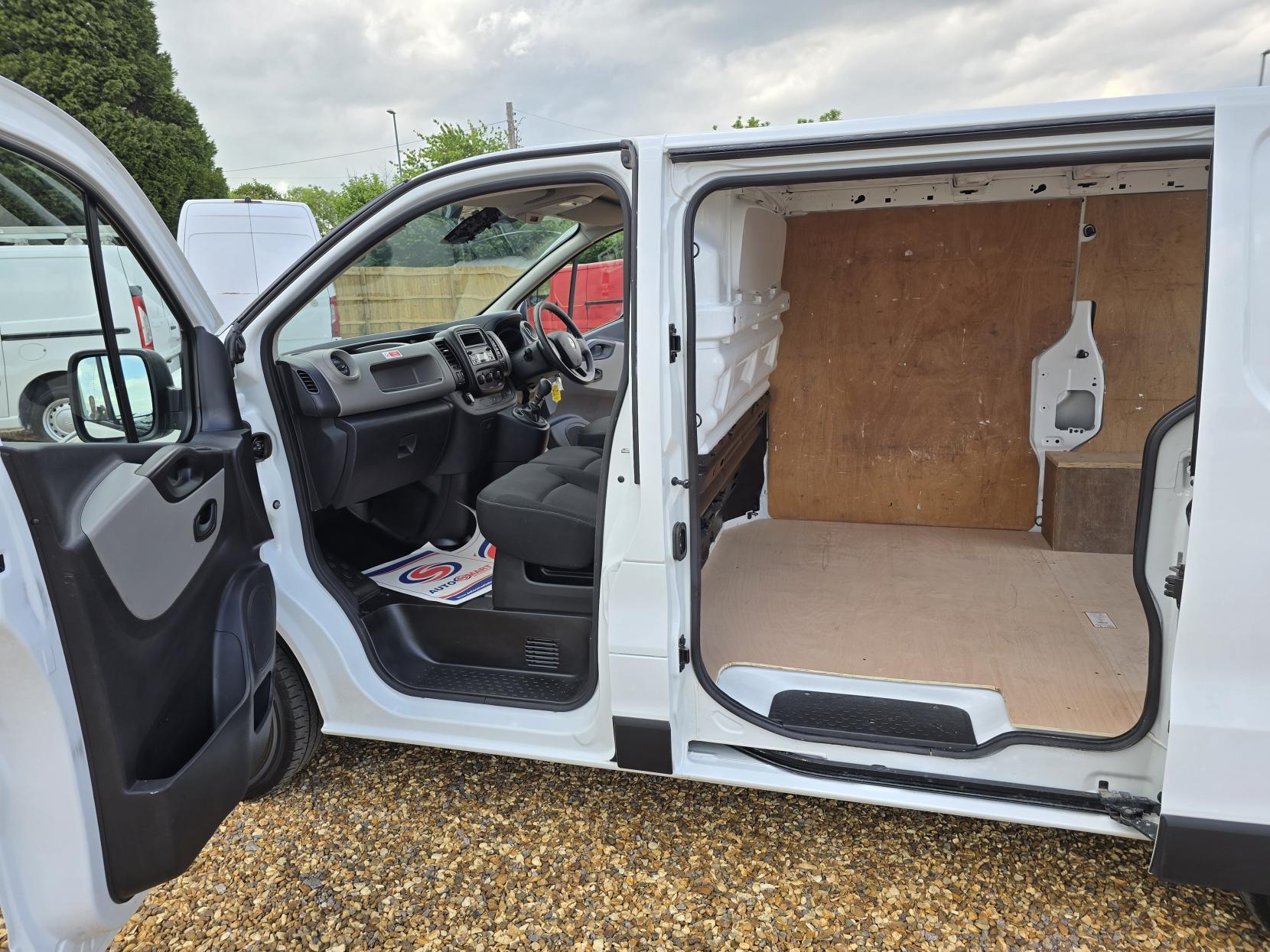 Renault Trafic 1.6 dCi ENERGY 27 Business+ Panel Van 5dr Diesel Manual SWB Standard Roof Euro 6 (s/s) (125 ps)