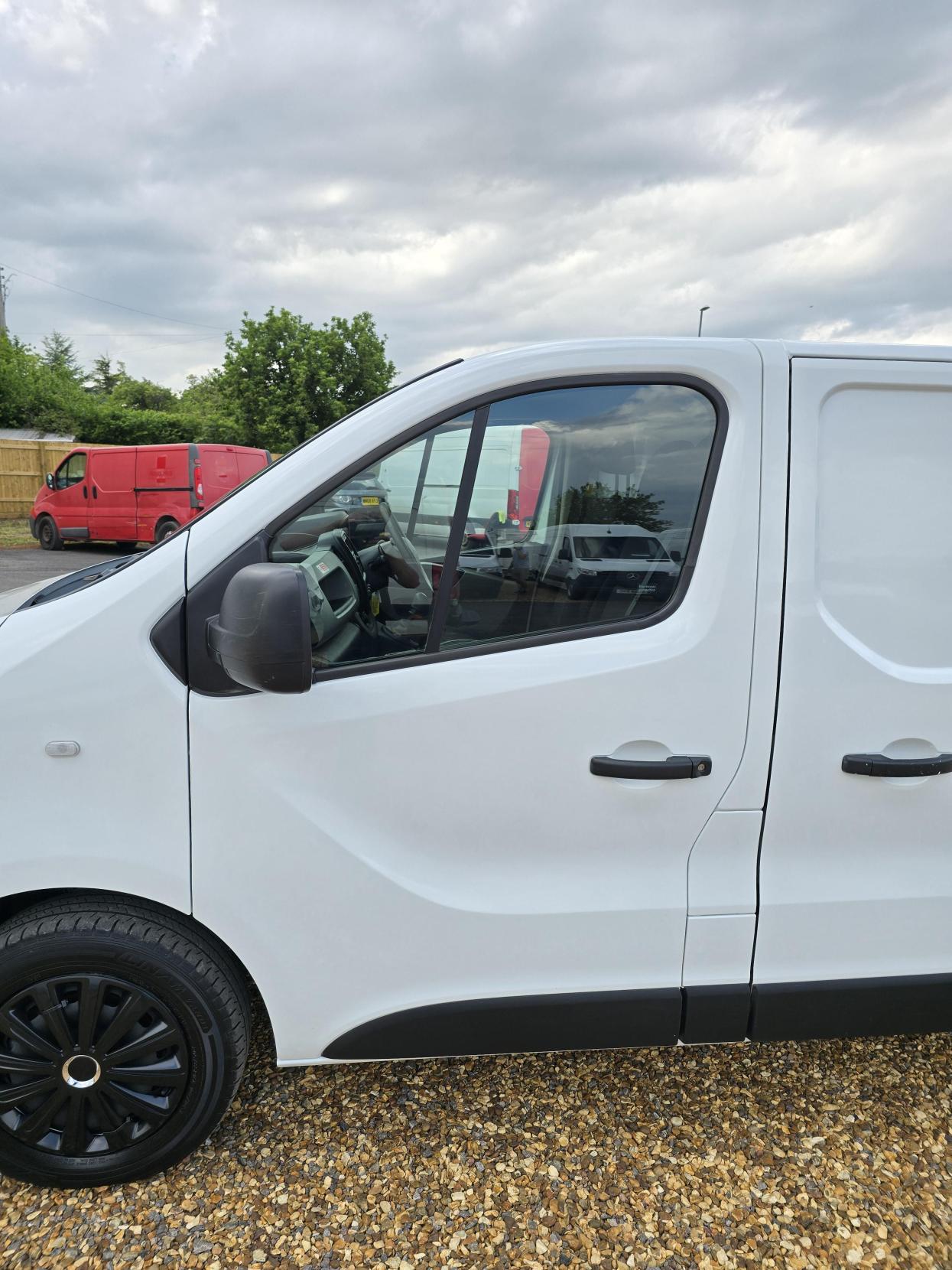 Renault Trafic 1.6 dCi ENERGY 27 Business+ Panel Van 5dr Diesel Manual SWB Standard Roof Euro 6 (s/s) (125 ps)