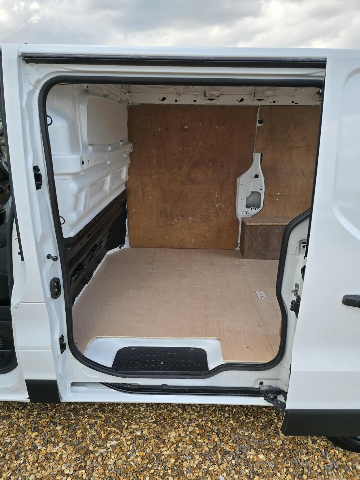 Renault Trafic 1.6 dCi ENERGY 27 Business+ Panel Van 5dr Diesel Manual SWB Standard Roof Euro 6 (s/s) (125 ps)