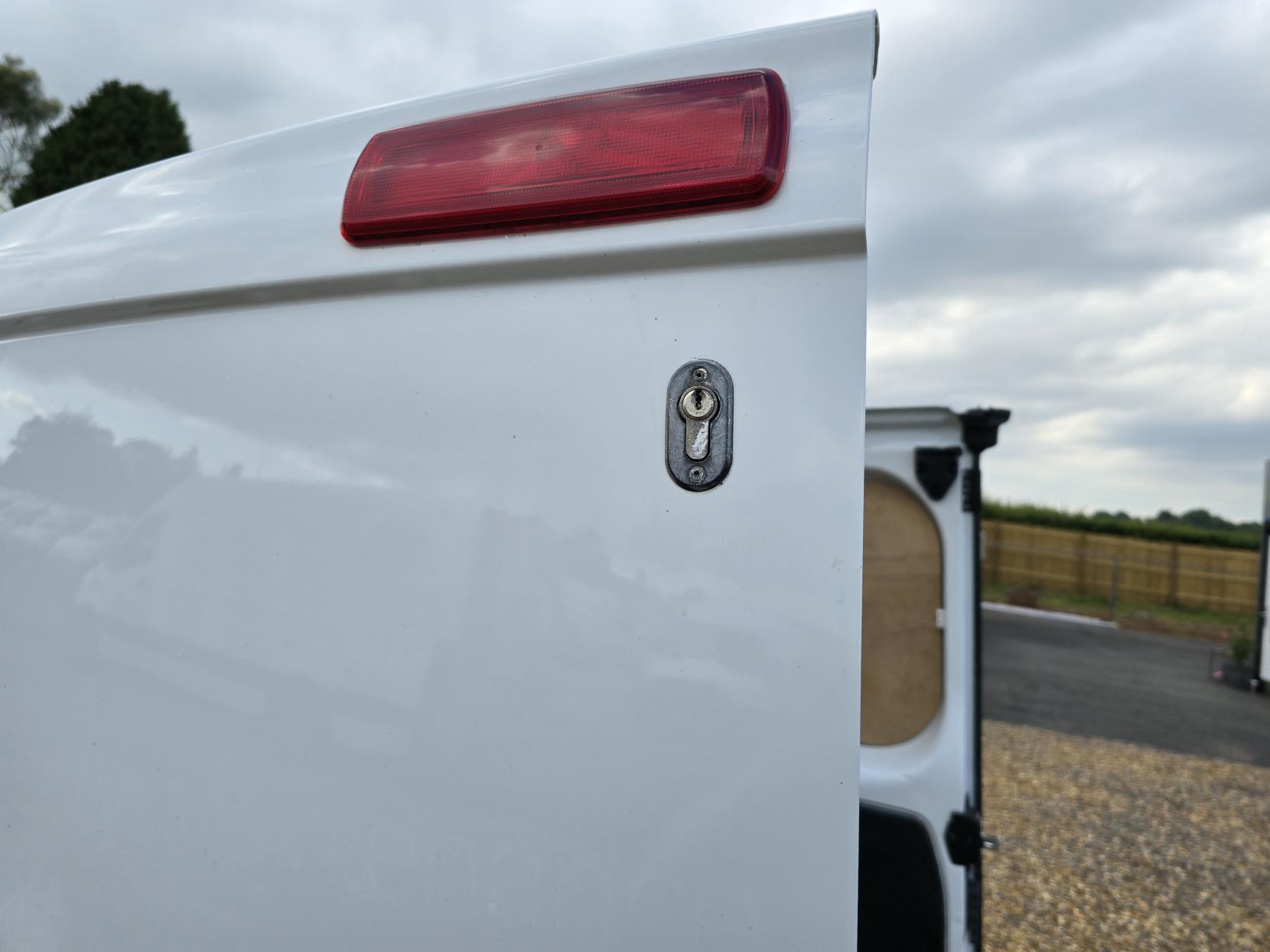 Renault Trafic 1.6 dCi ENERGY 27 Business+ Panel Van 5dr Diesel Manual SWB Standard Roof Euro 6 (s/s) (125 ps)