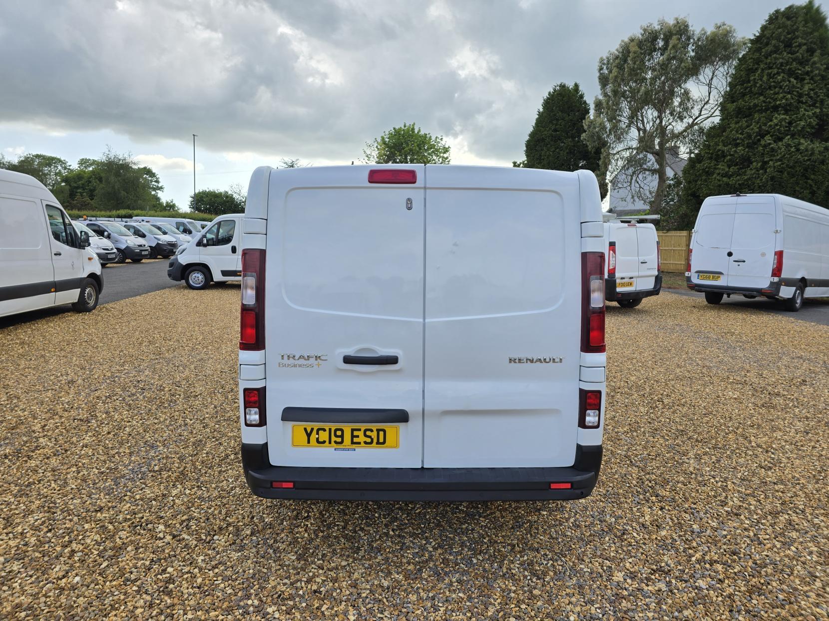 Renault Trafic 1.6 dCi ENERGY 27 Business+ Panel Van 5dr Diesel Manual SWB Standard Roof Euro 6 (s/s) (125 ps)